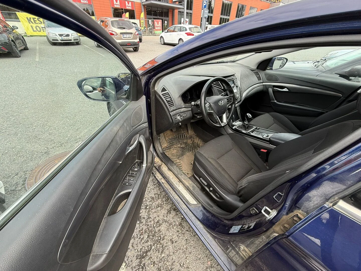 Car Image - 3YkIHlTacg7C36TQV4vuxd