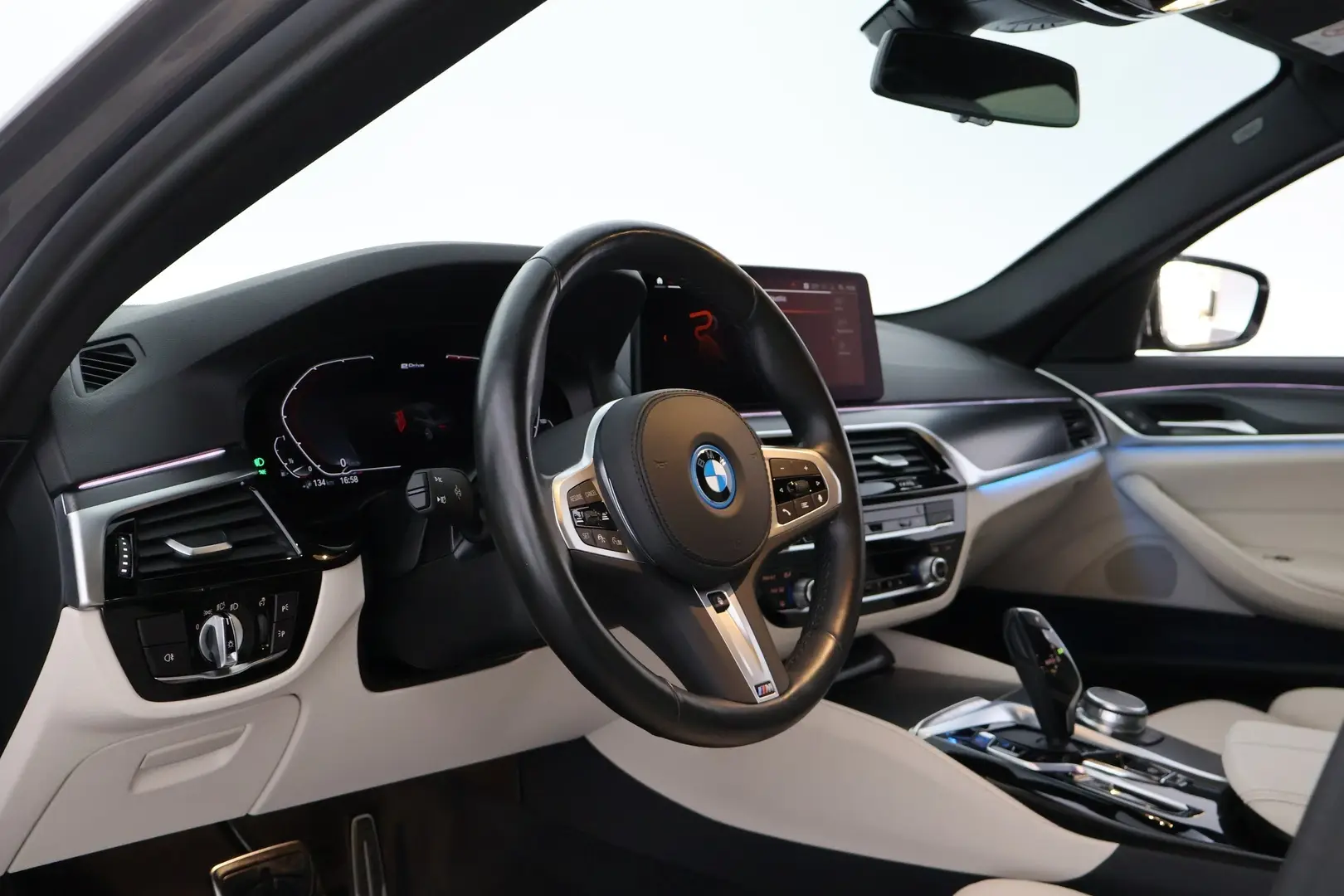 Car Image - Djc6MNlO7fIsLBGbGnamb