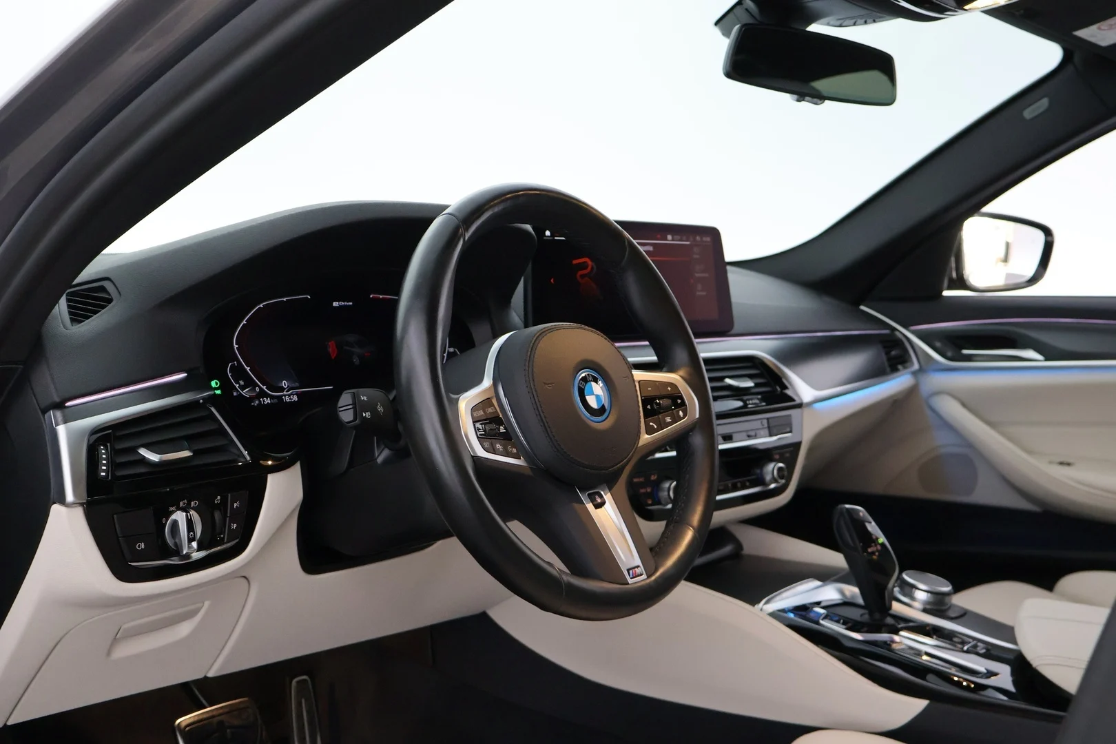 Car Image - Djc6MNlO7fIsLBGbGnamb