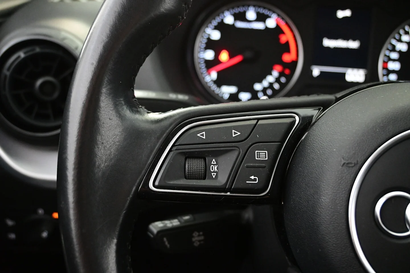 Car Image - 4PqGnkHsZnCw1aOQ4Tu3ri