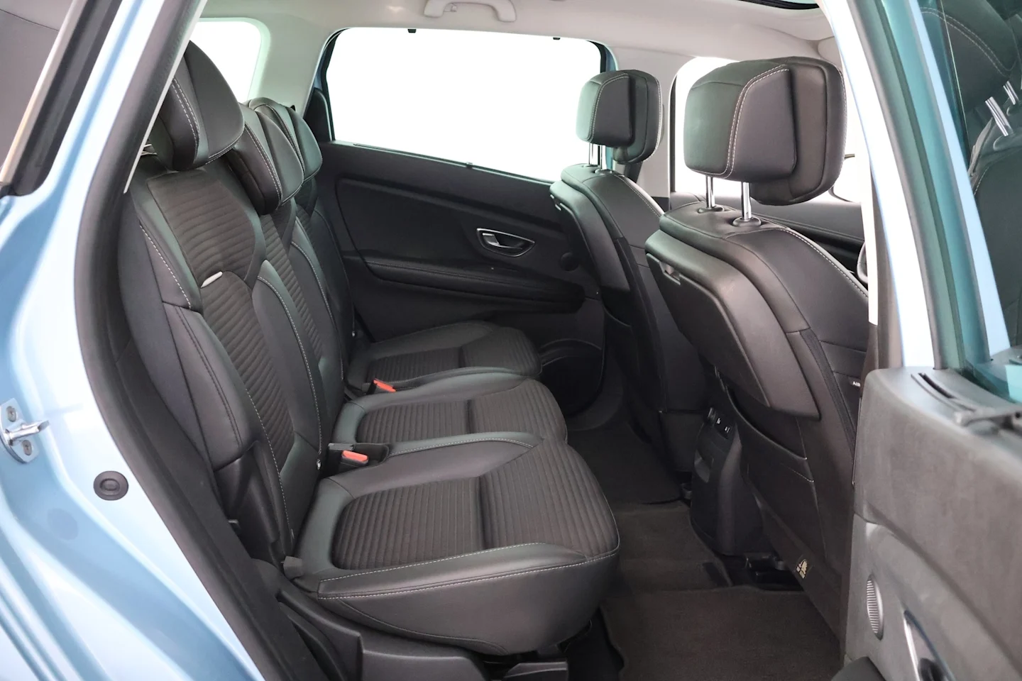 Car Image - FkRnbxb06chVx4R8wmGJx