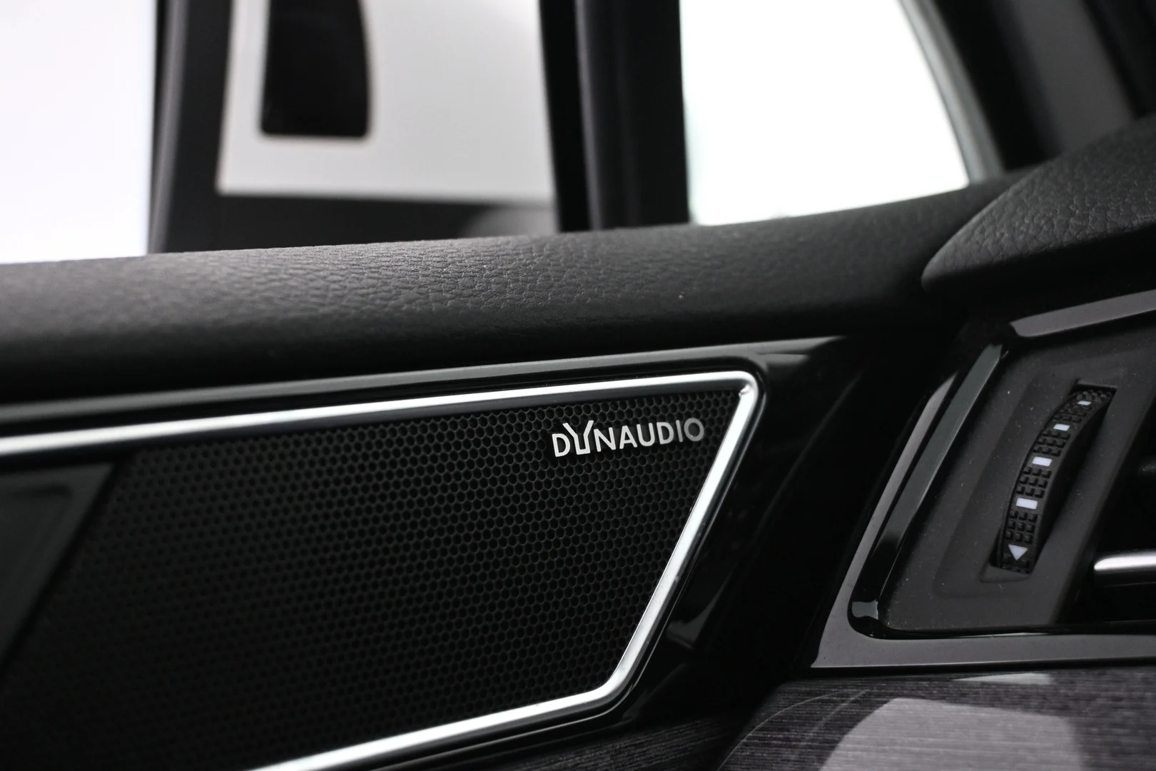 Car Image - 7Dlrm9B6xt6XNtJbBTeuEt