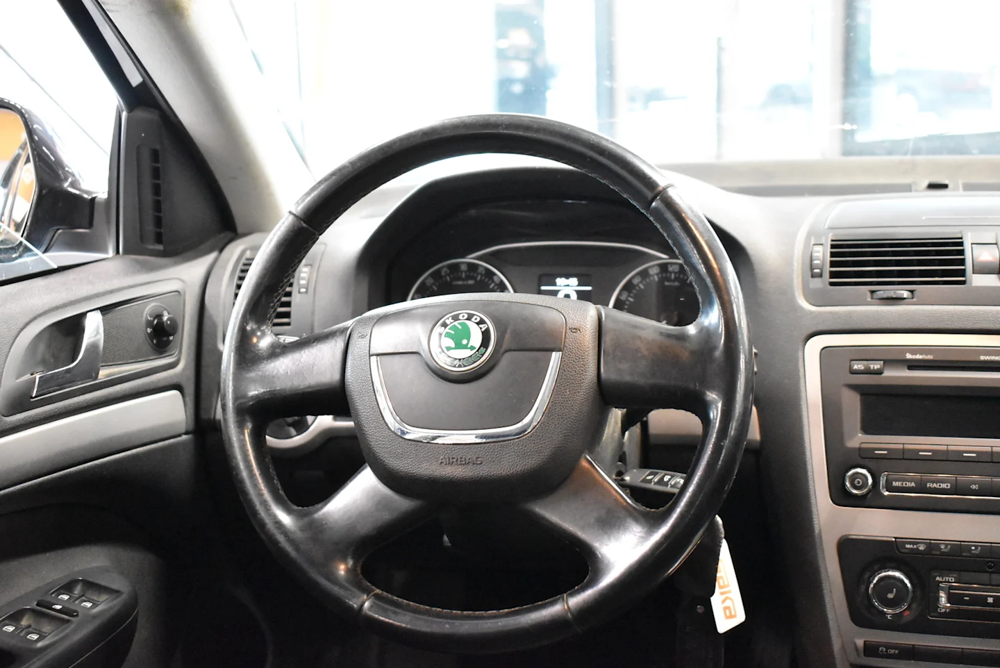 Car Image - 1T8d6NNLag55KUeuuvbaVv