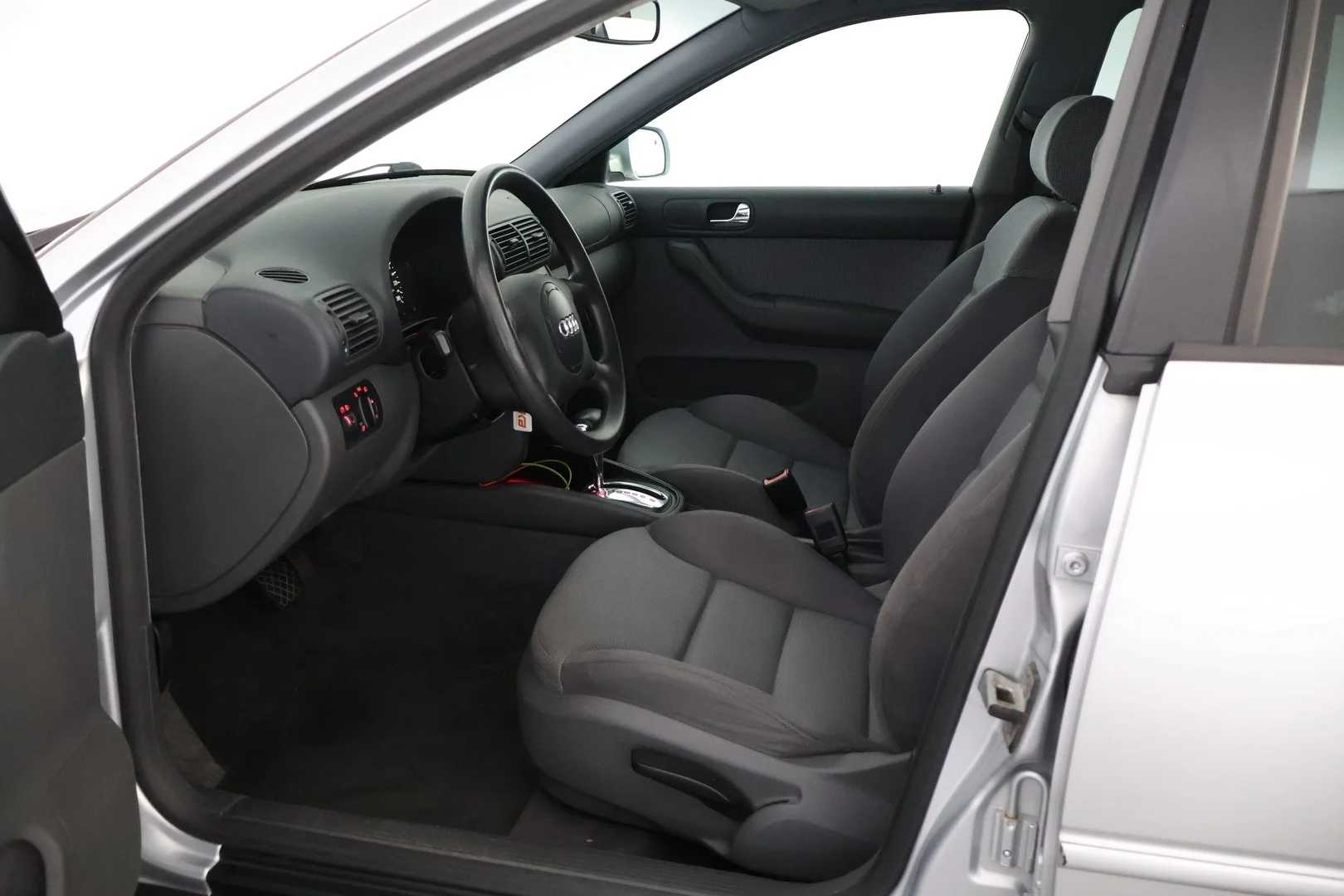 Car Image - 011Ou8nDxh6KPF6jEnvbY3