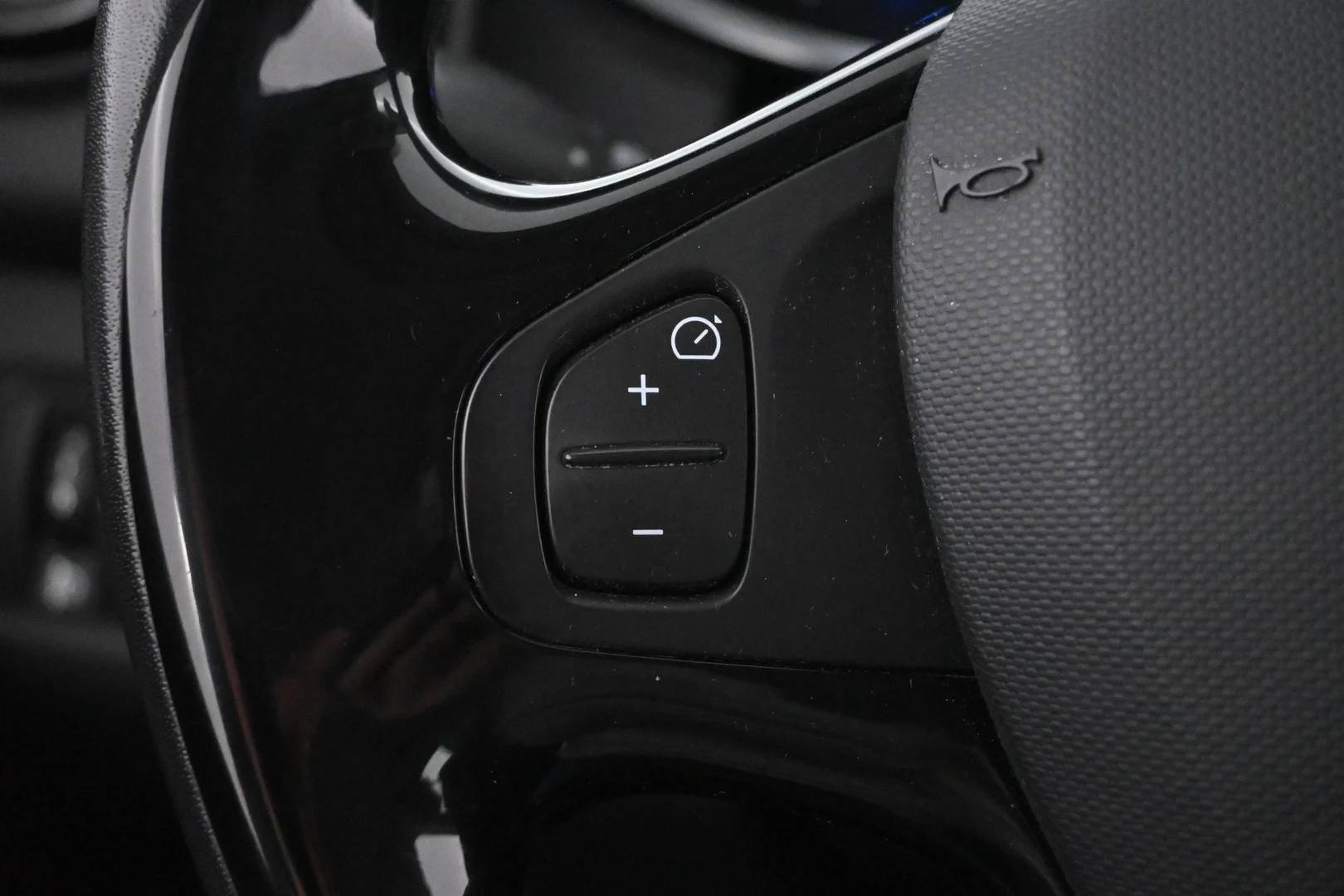 Car Image - 329kYn9MKd25m6SXagusnl