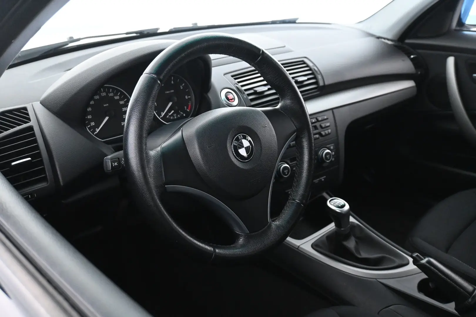 Car Image - 6SX8zRqDOWgMatmgcEHNxe