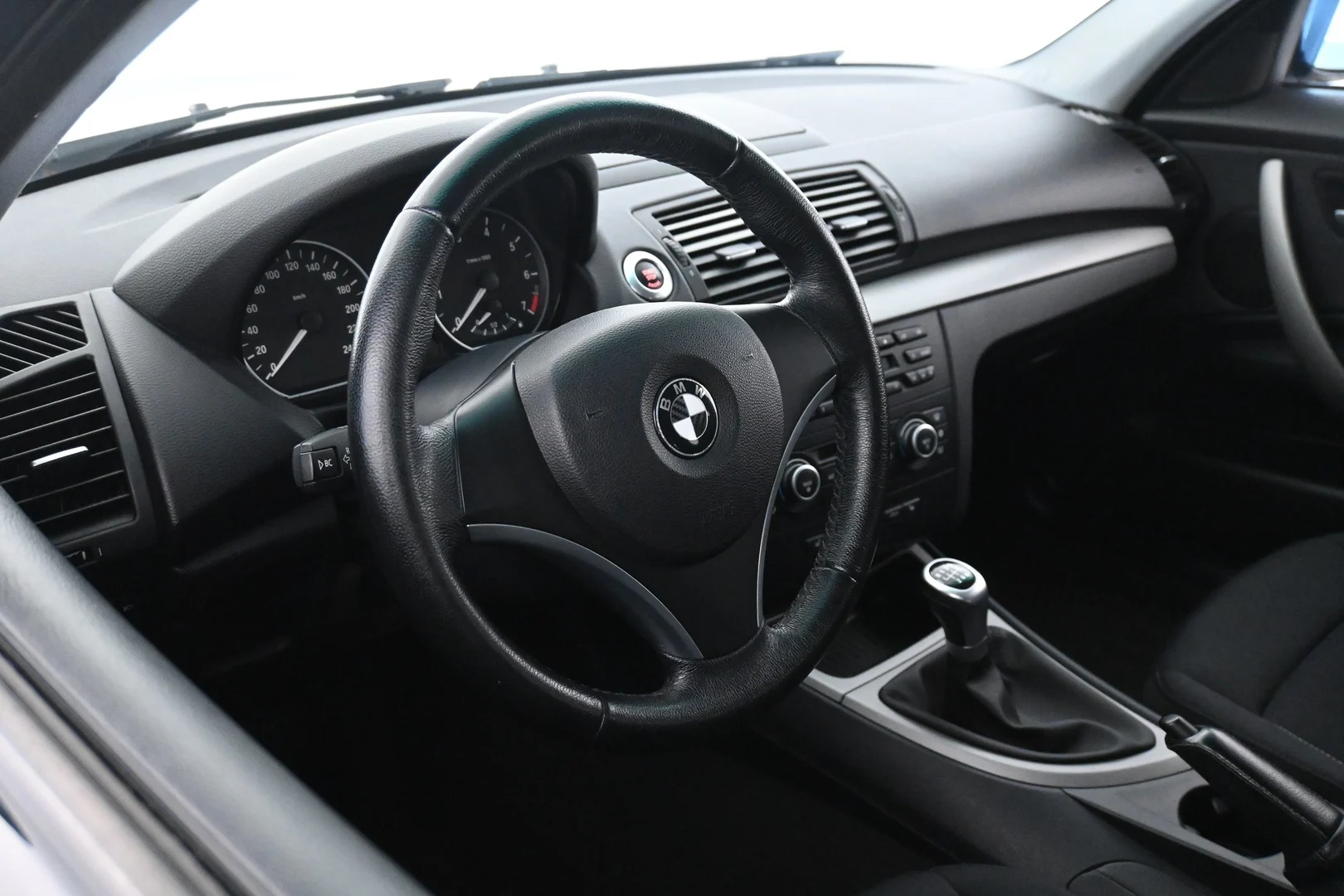 Car Image - 6SX8zRqDOWgMatmgcEHNxe