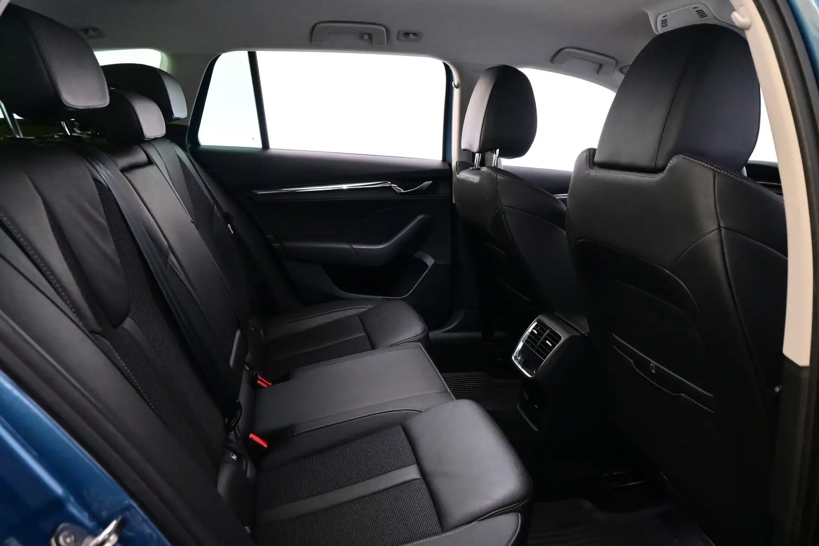Car Image - 2RtFu7saWiXfKX4kXyRE1q