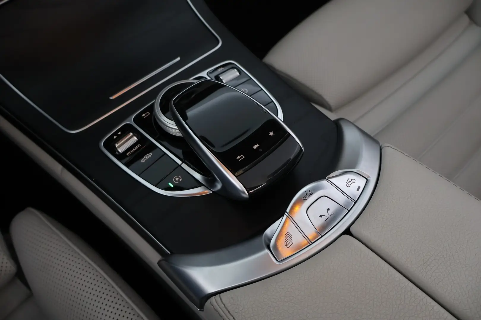 Car Image - 3fBXaejgBTpfaBWfKca1XI