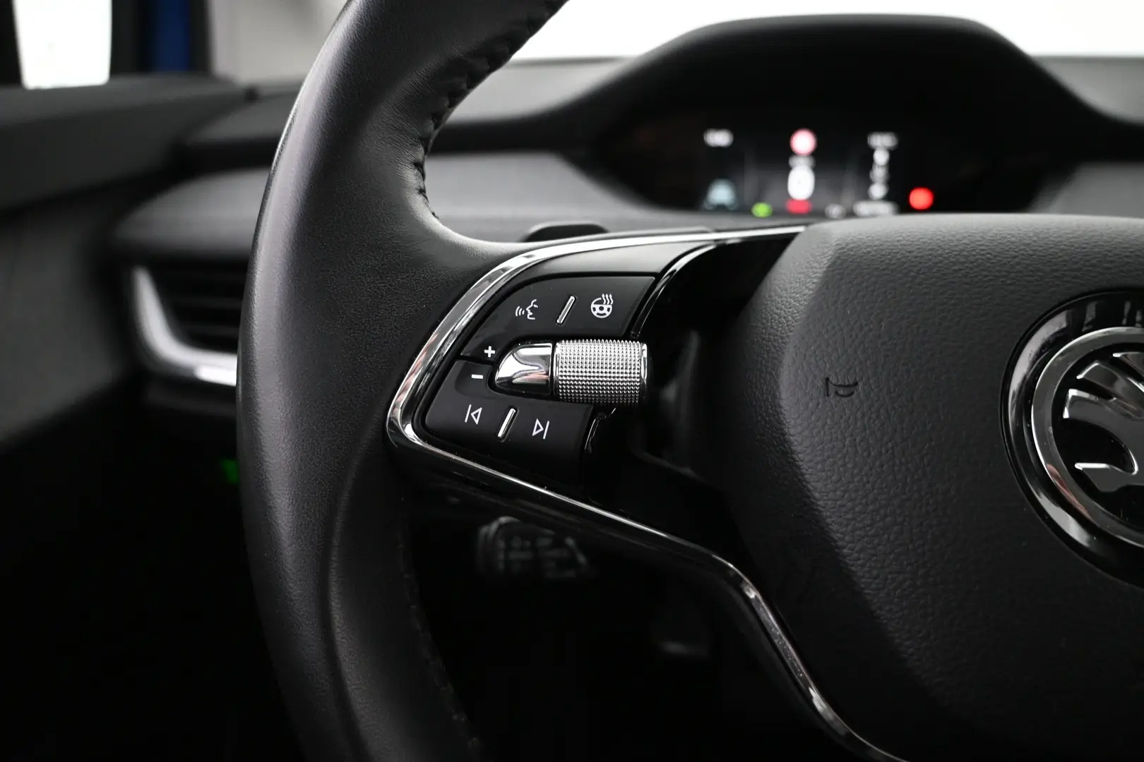Car Image - Sx5FfyAITcq6GHgIKhwgO
