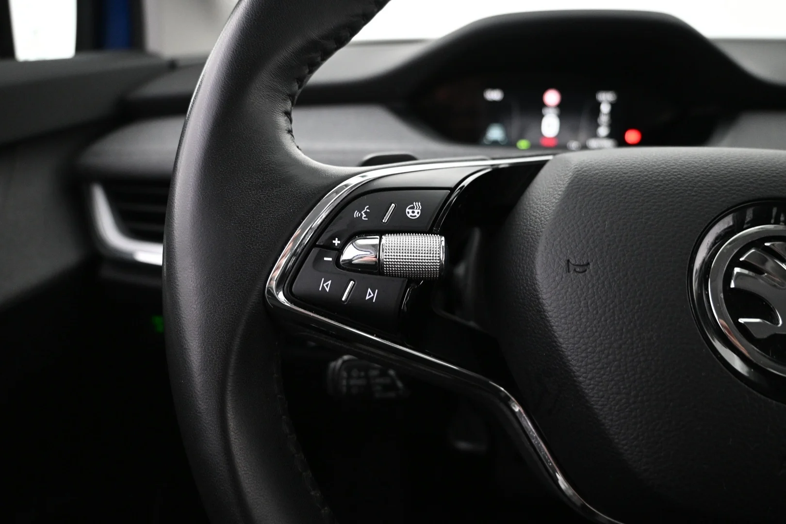 Car Image - Sx5FfyAITcq6GHgIKhwgO