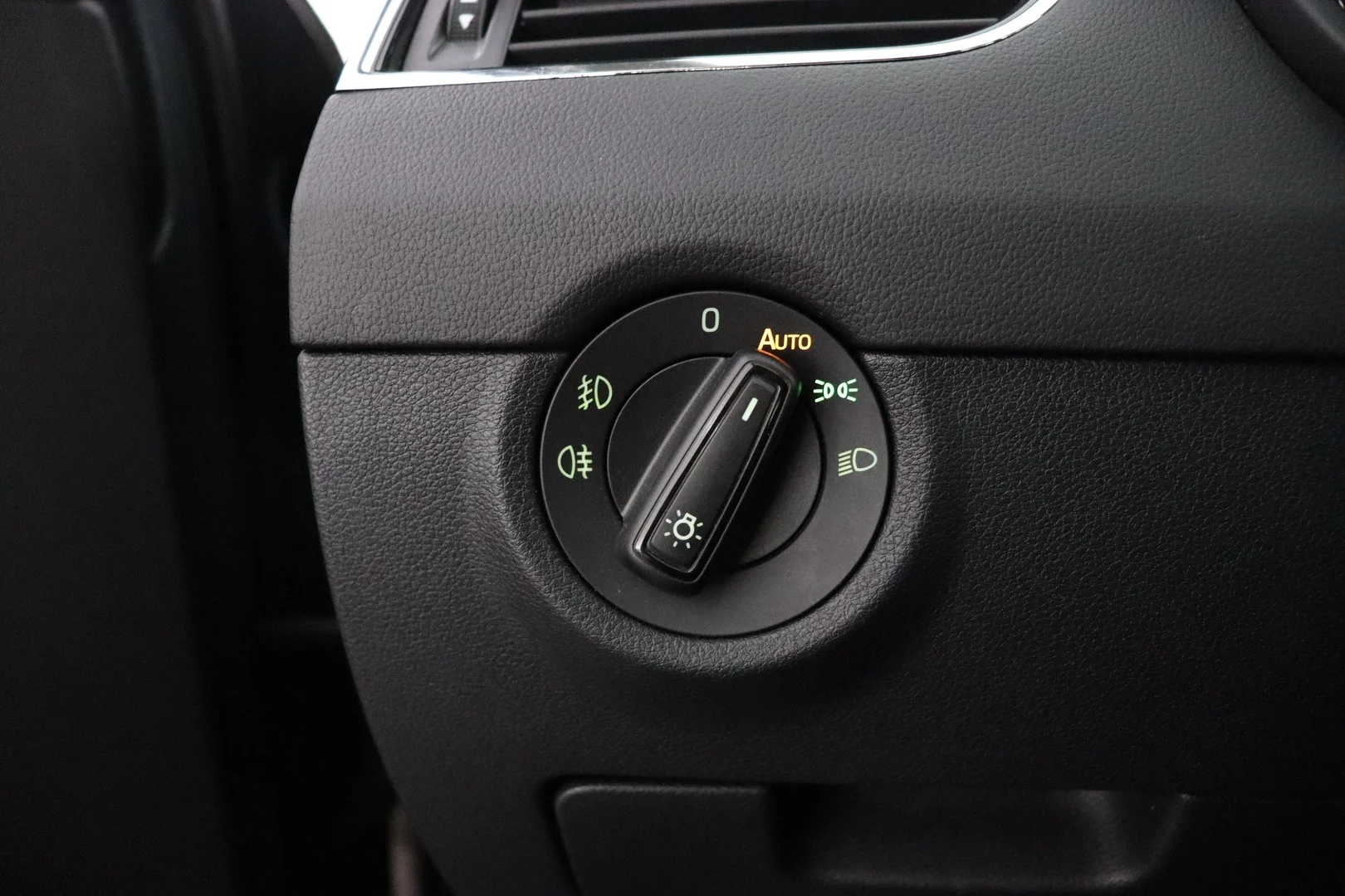 Car Image - 6576wZ1kye2zINsjOvgQw0