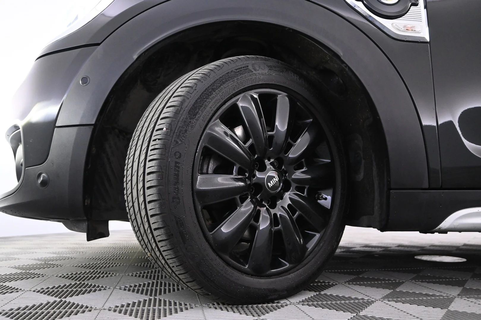 Car Image - 1HOHnzYMIGm3Zl1sHbax3Q