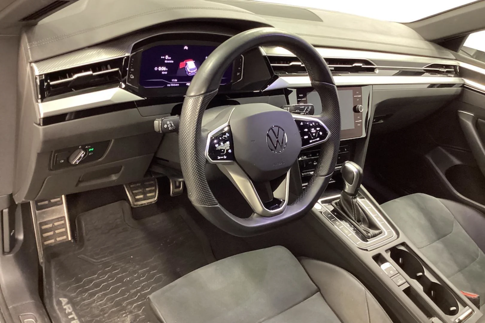 Car Image - 1AHjWljfZhbSSGXlyDcTtk