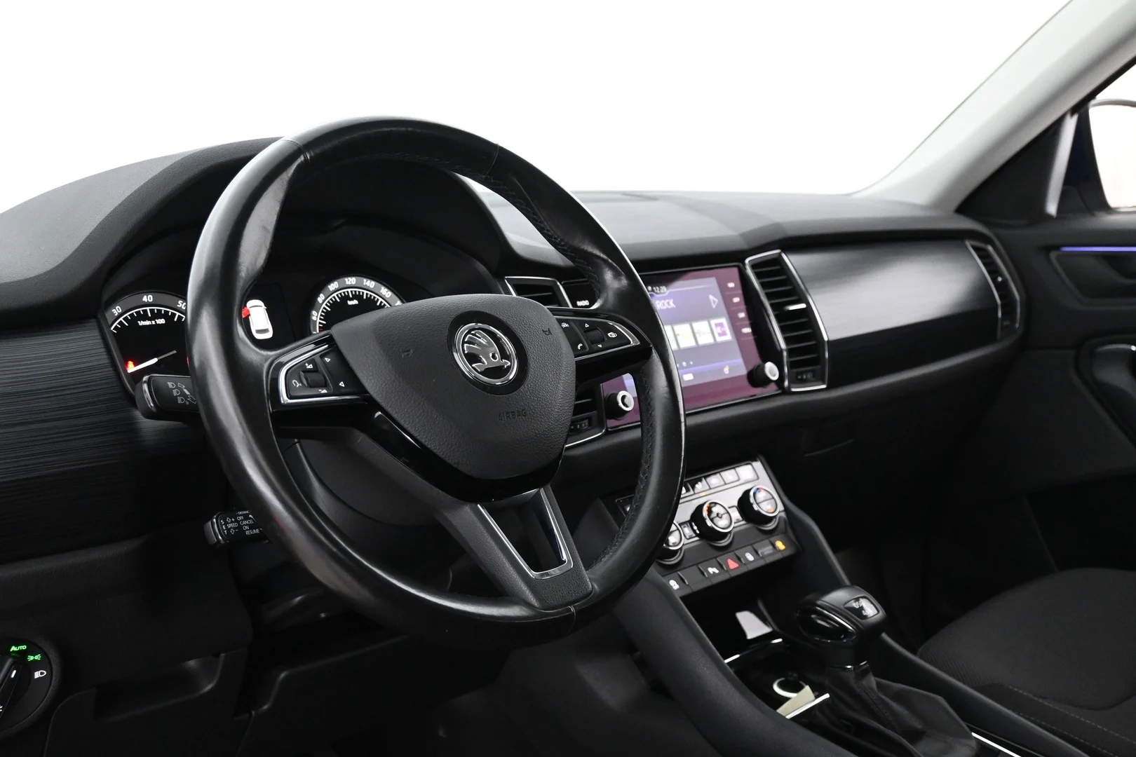 Car Image - 33GsZm2gpidWajplDPzfRv