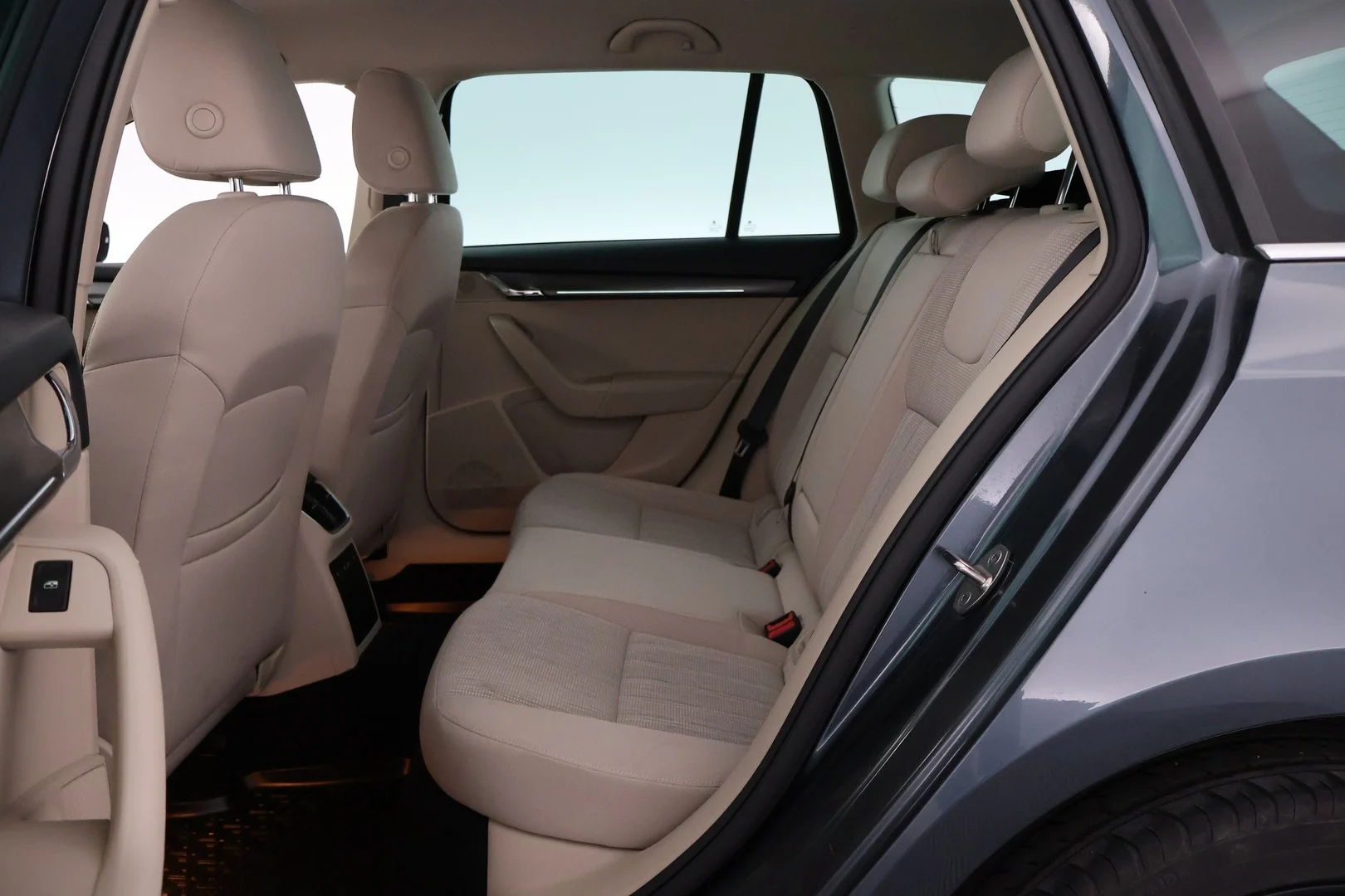 Car Image - 2bg8LmFLACIt1t0nywAlG3