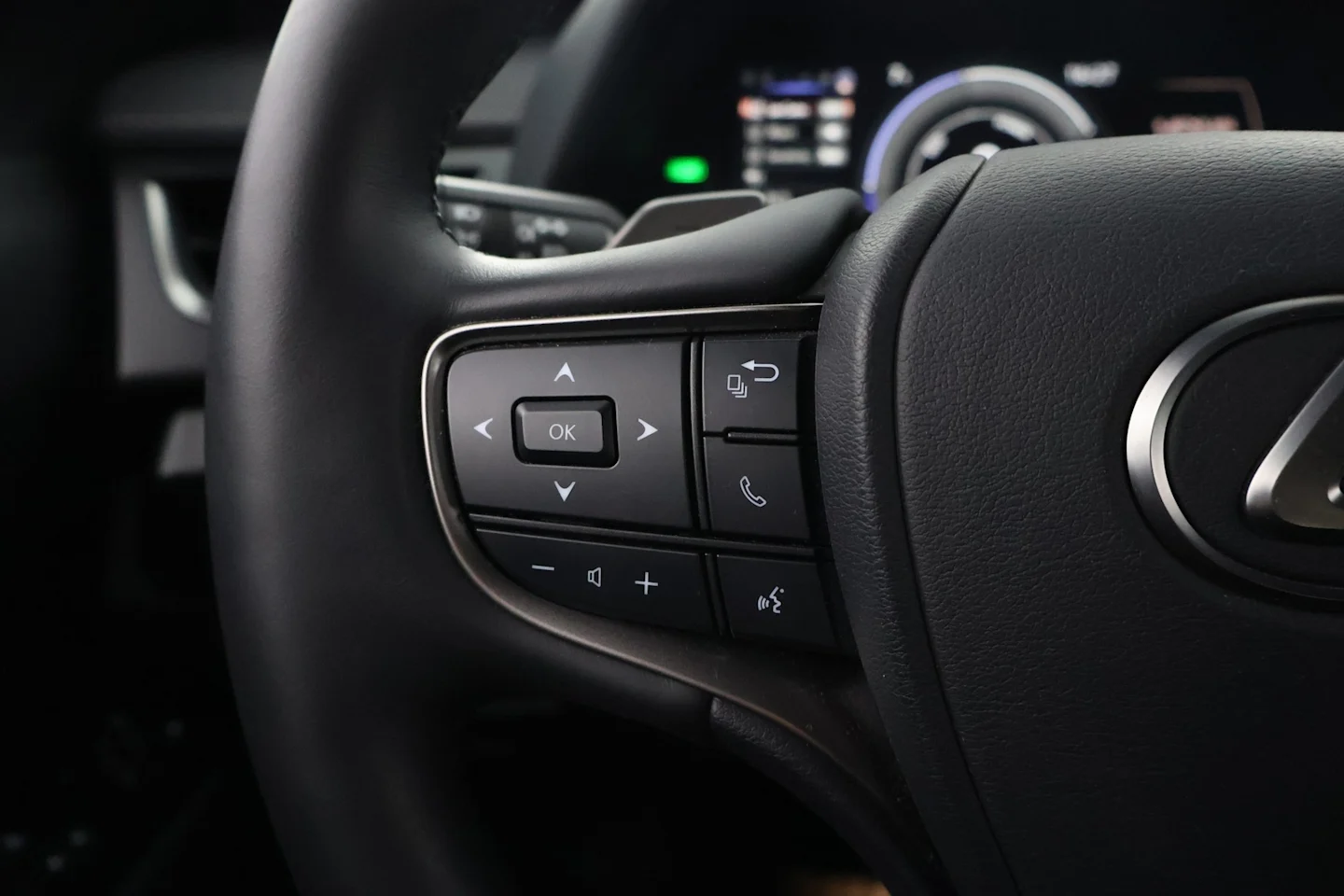 Car Image - 3Lxx1tuTk9mJaAMqc6ot8L