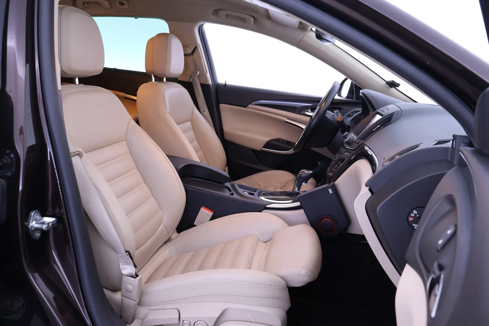 Car Image - 5Rw1DgJBAal4BGzSOMy0Pw