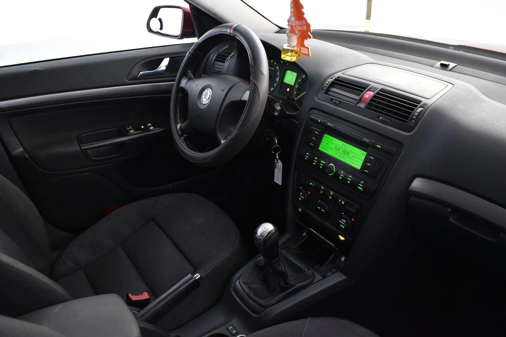 Car Image - 1UxU6LSHITIcvP2uDx2cWR