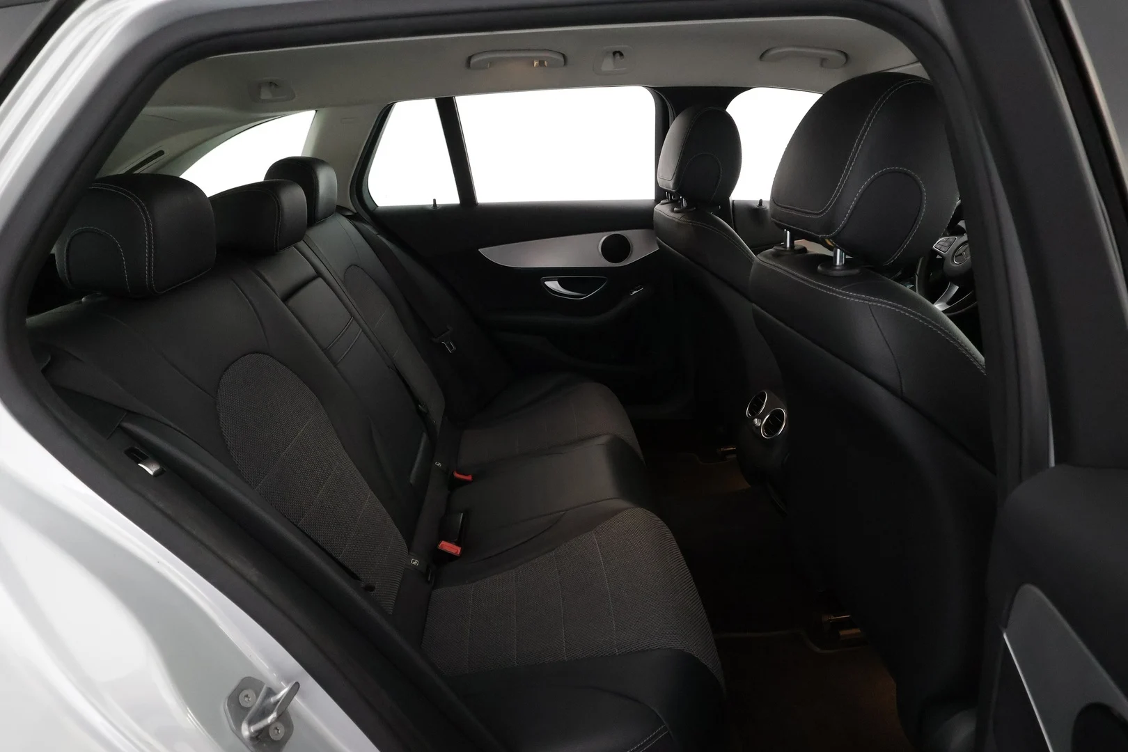 Car Image - UbfEOenmW31MLTRq0jWeV