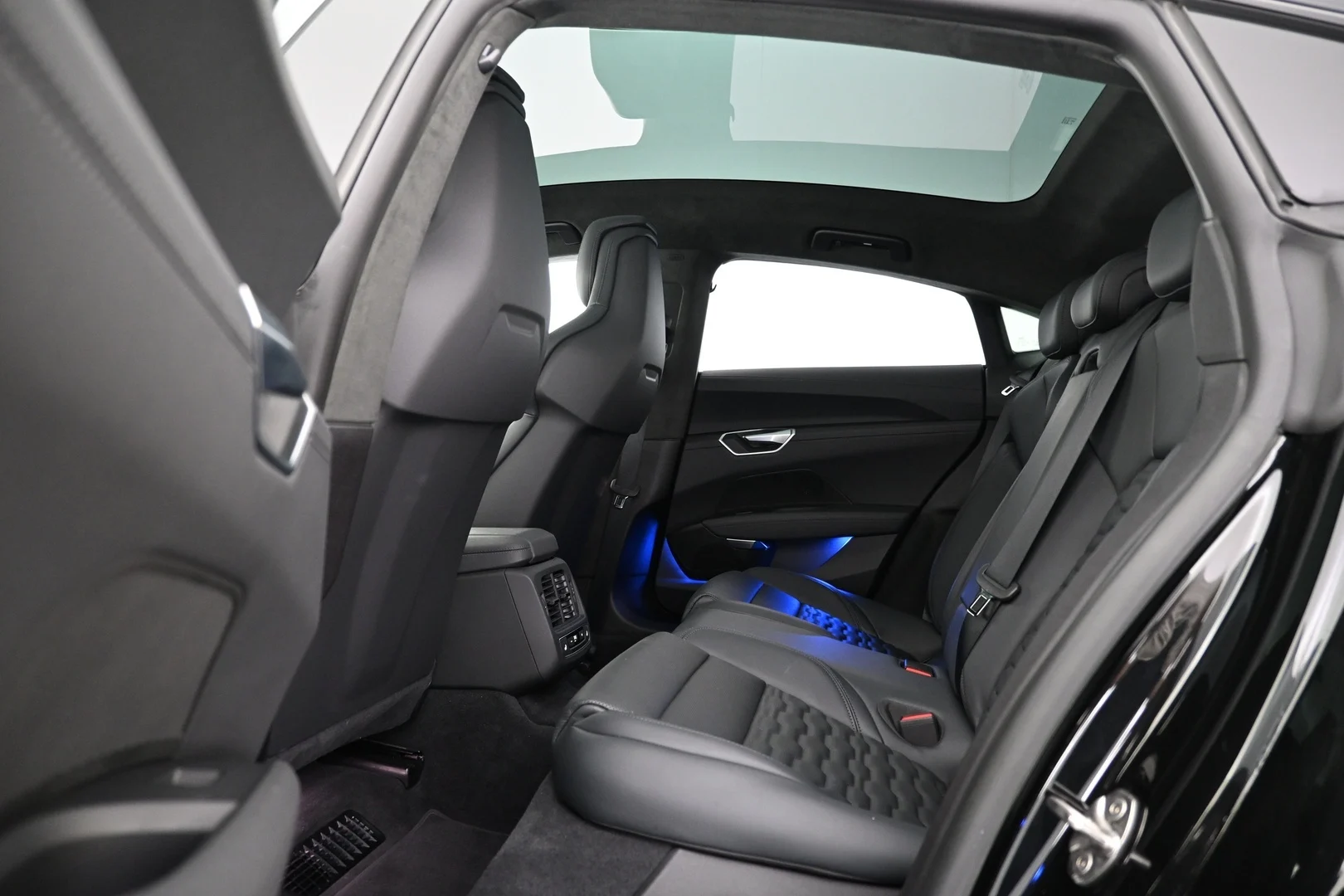 Car Image - 35voUsNw94jJ6GewQT8Nq2
