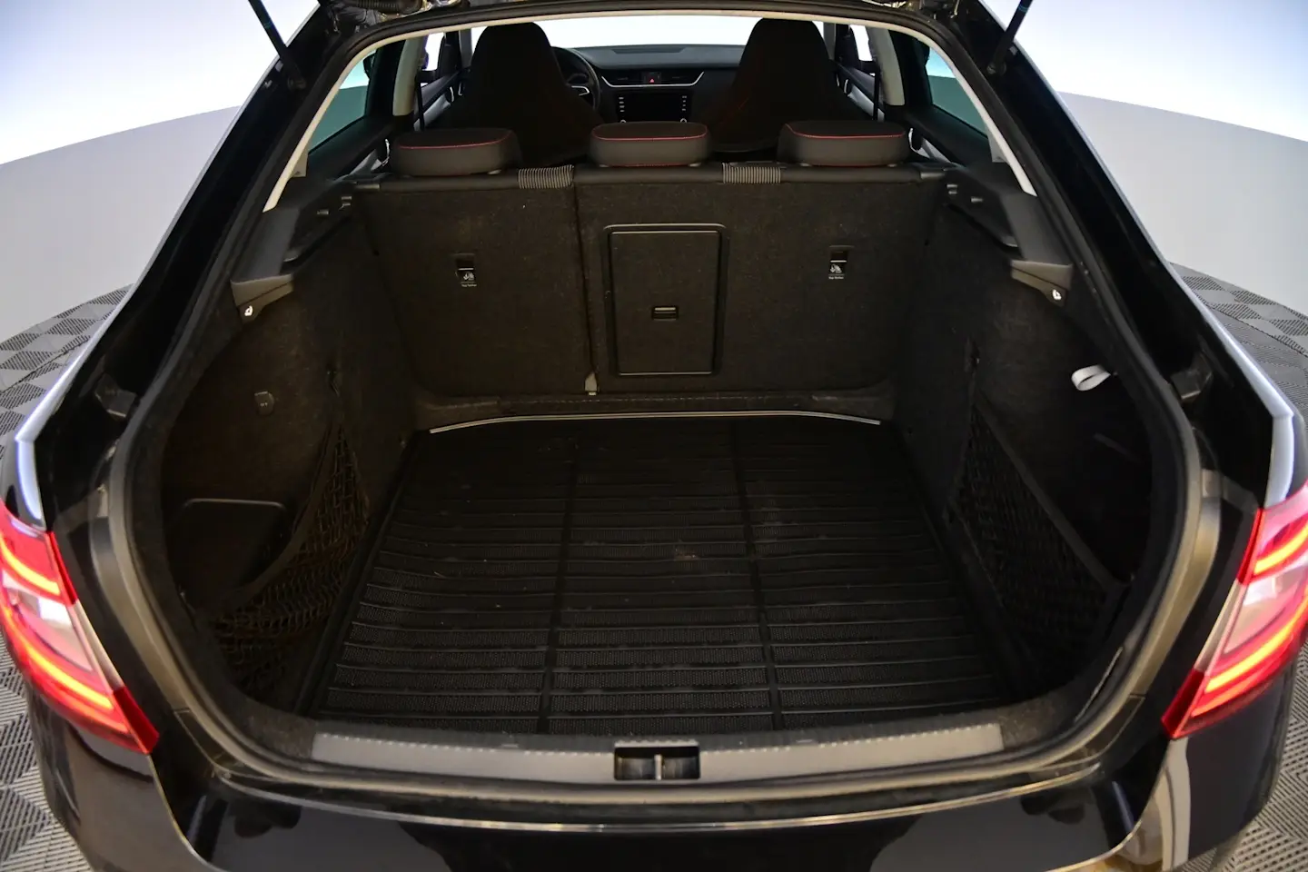 Car Image - sdPKxsGzL9kKH438wTOgi