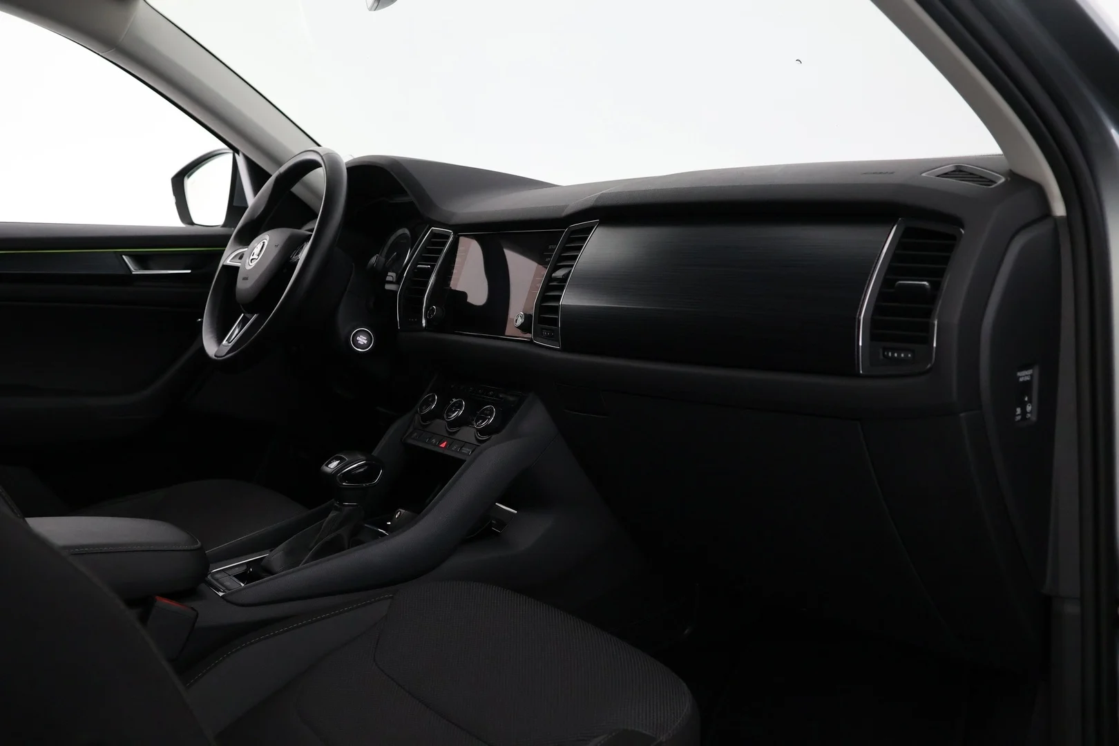 Car Image - 6RZdYRiFbbuujyuKIgj25Y