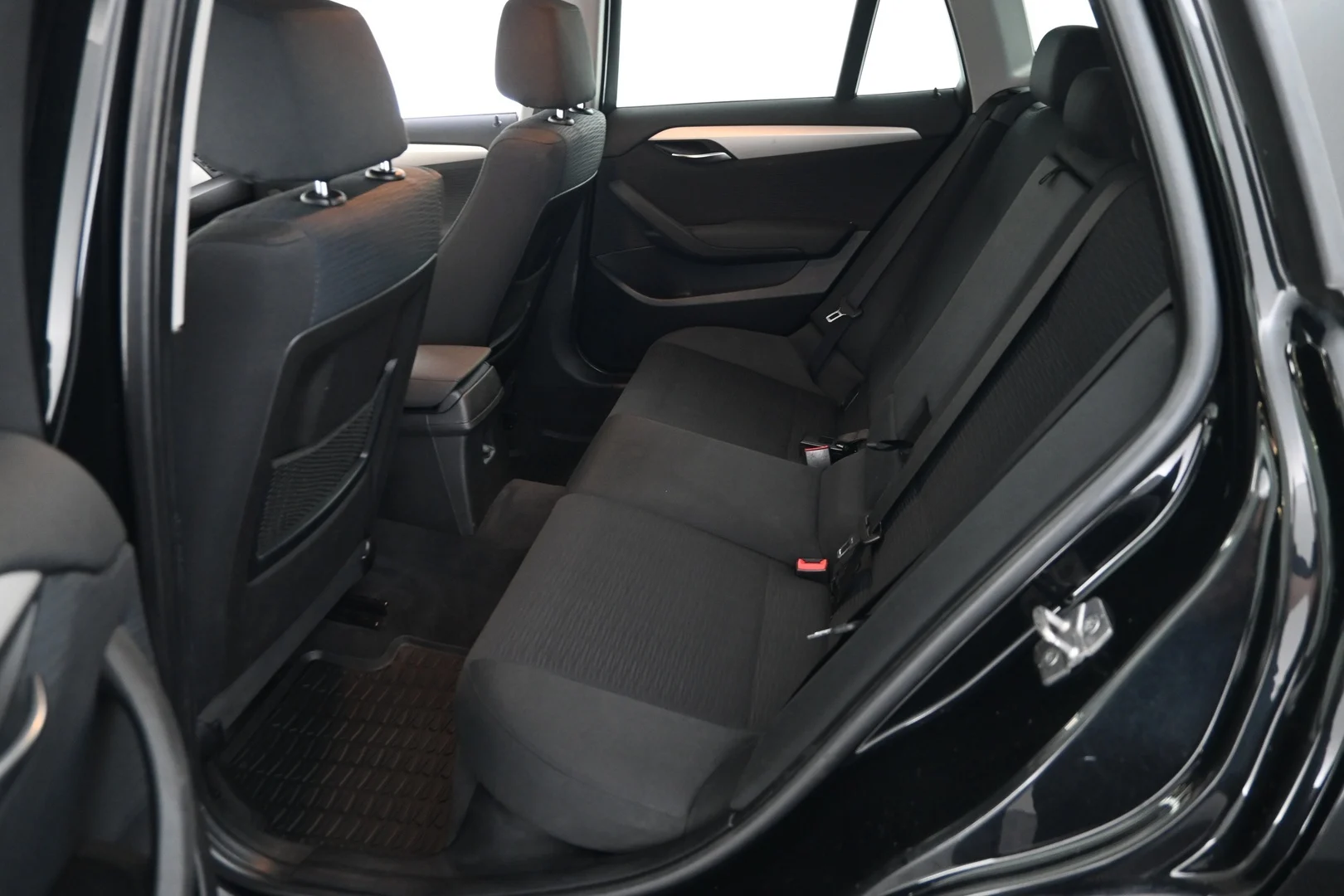 Car Image - 3ndl1inKxhZs8gyd5pNrKy