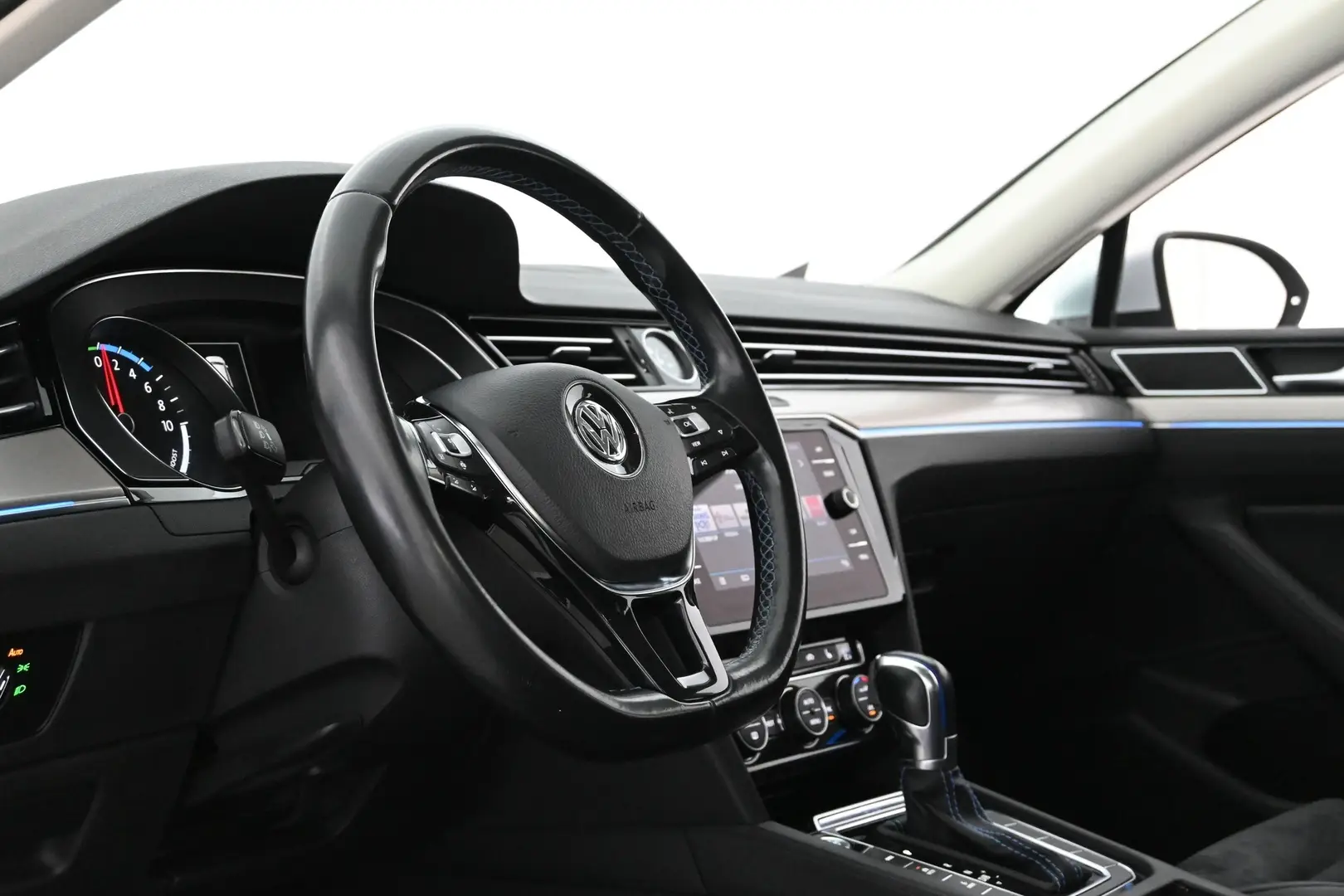 Car Image - 3Kfiu7oIfEuxYT8KgYBhAZ
