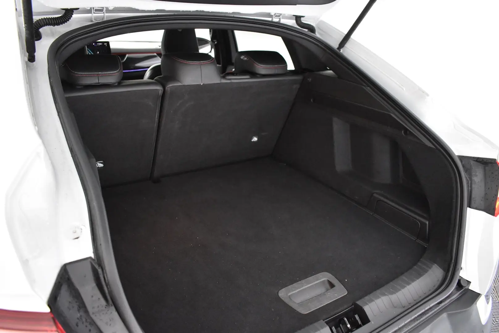 Car Image - 4E2Yx29YA9EcljVcLwJVe5