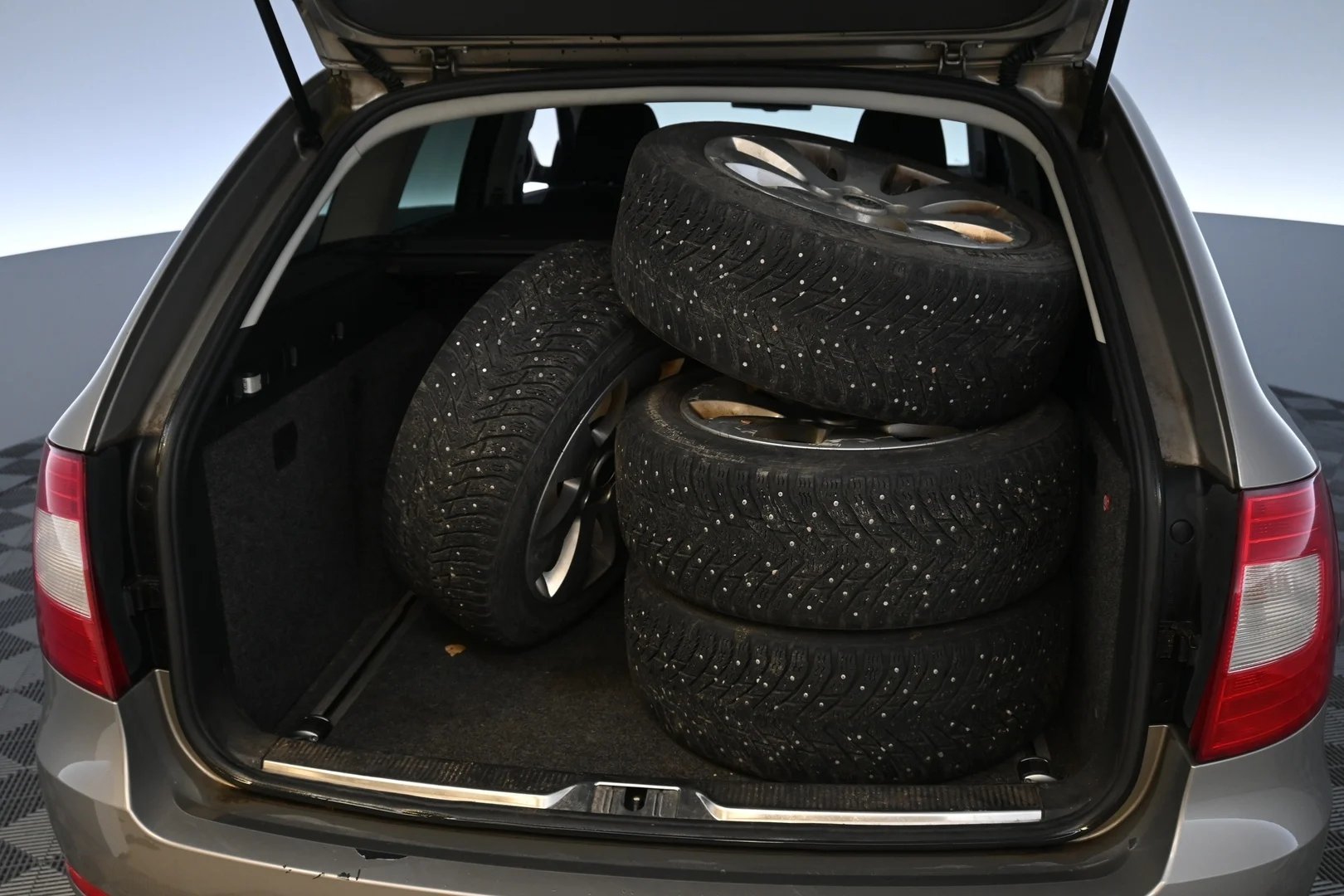 Car Image - 5NmDufYDvTQf1M67mFboRq