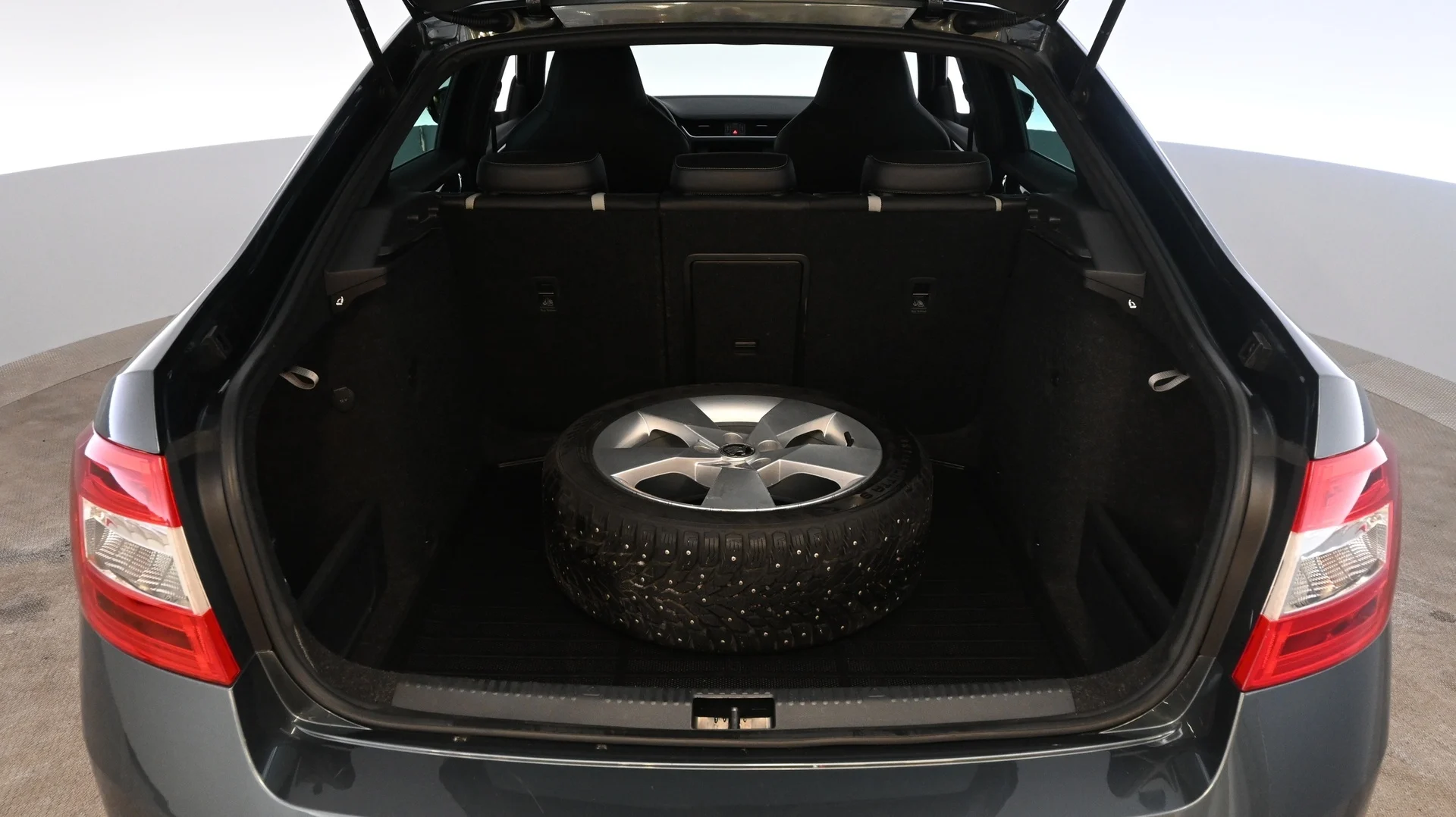 Car Image - 3BfciMCQhycyIwNeEGBNHw