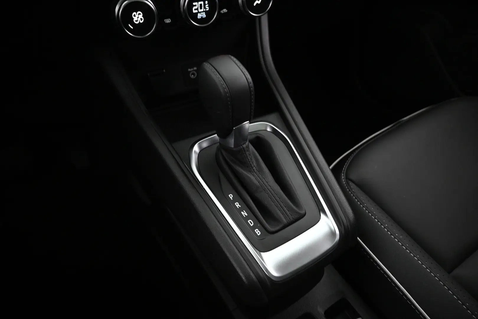 Car Image - 2lMi8ljcSlVsFir94fYWMj