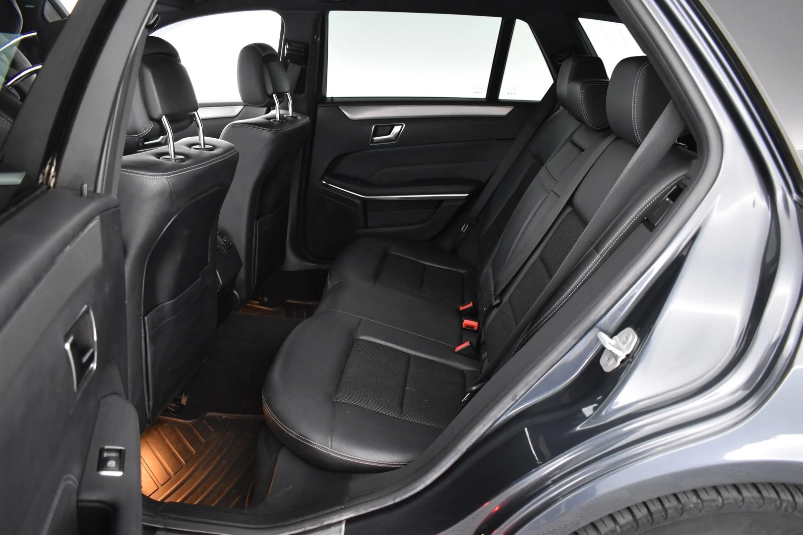 Car Image - 1fm9tUvYImH1j5zyKV6nGX