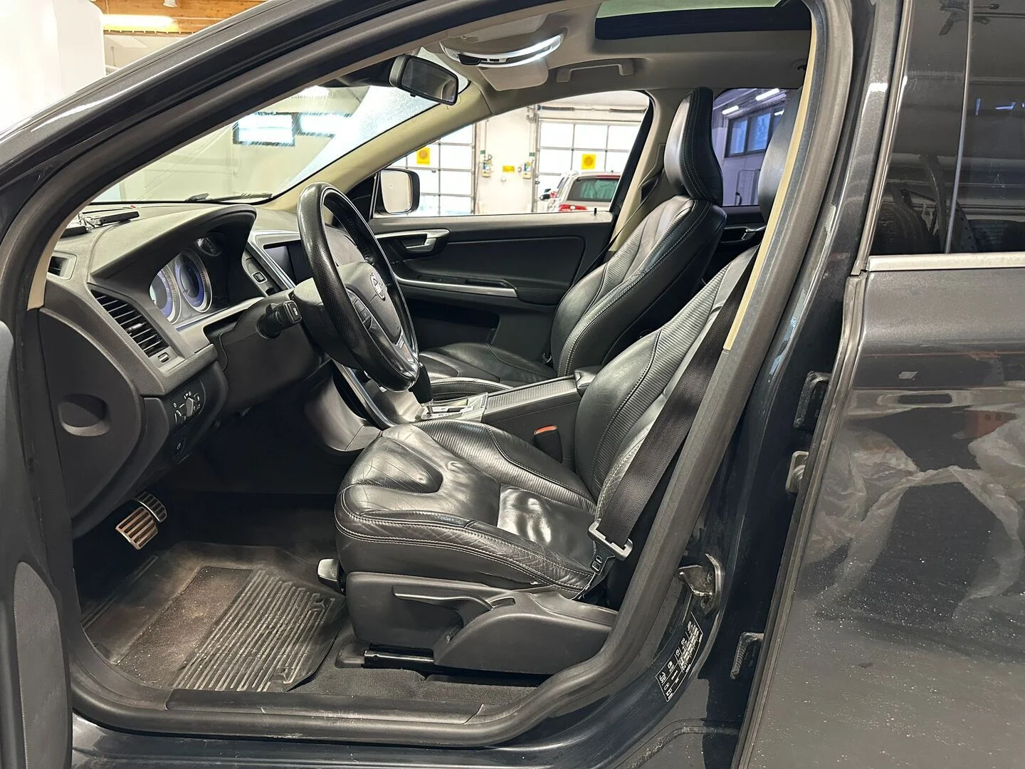 Car Image - 1WV9HTDl6z9HhqQGmlXPS0