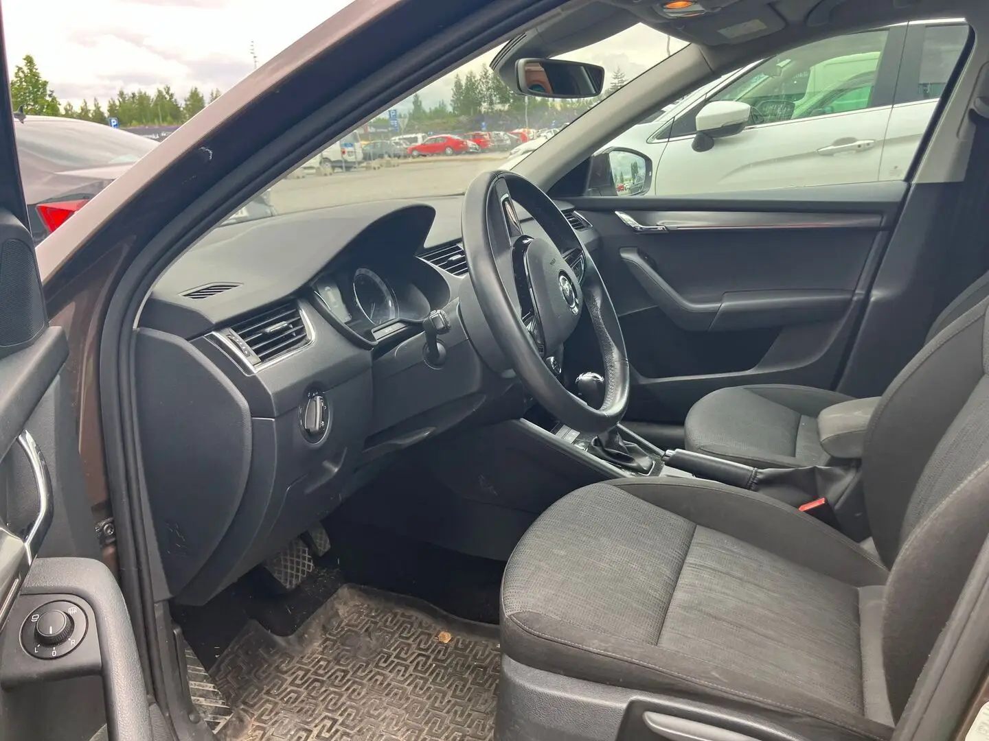 Car Image - IzWjlfXeRVg5qVTRWxS1P