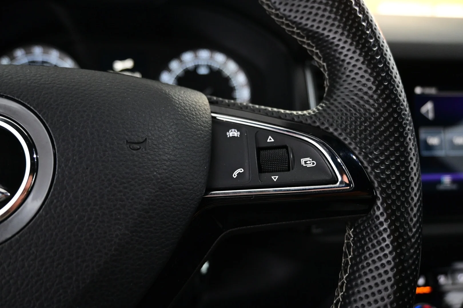 Car Image - 6tttZ01nvFIU1Y9qdYmn62