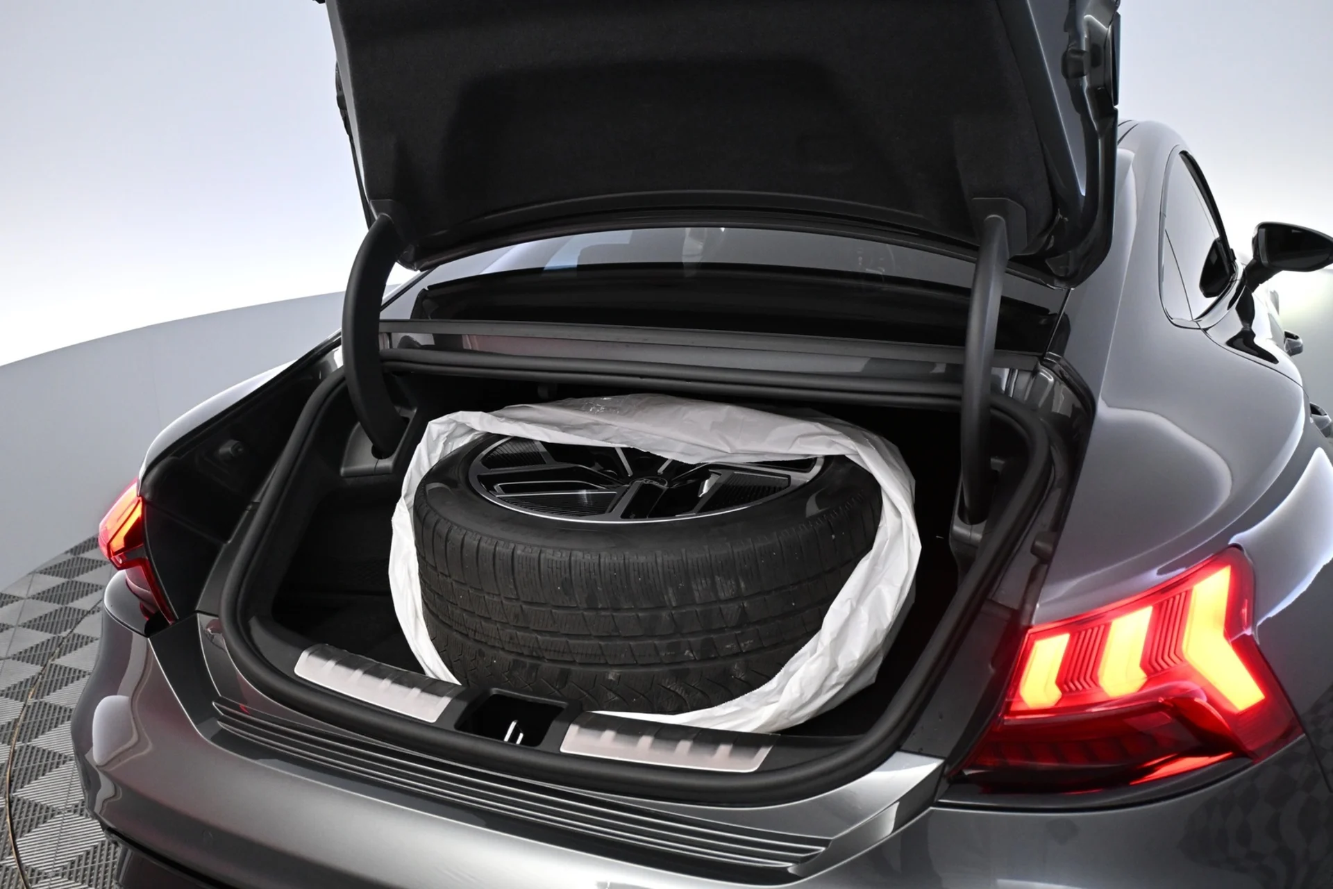 Car Image - 4V9kVD9WDJFxYKuE6YIqpA