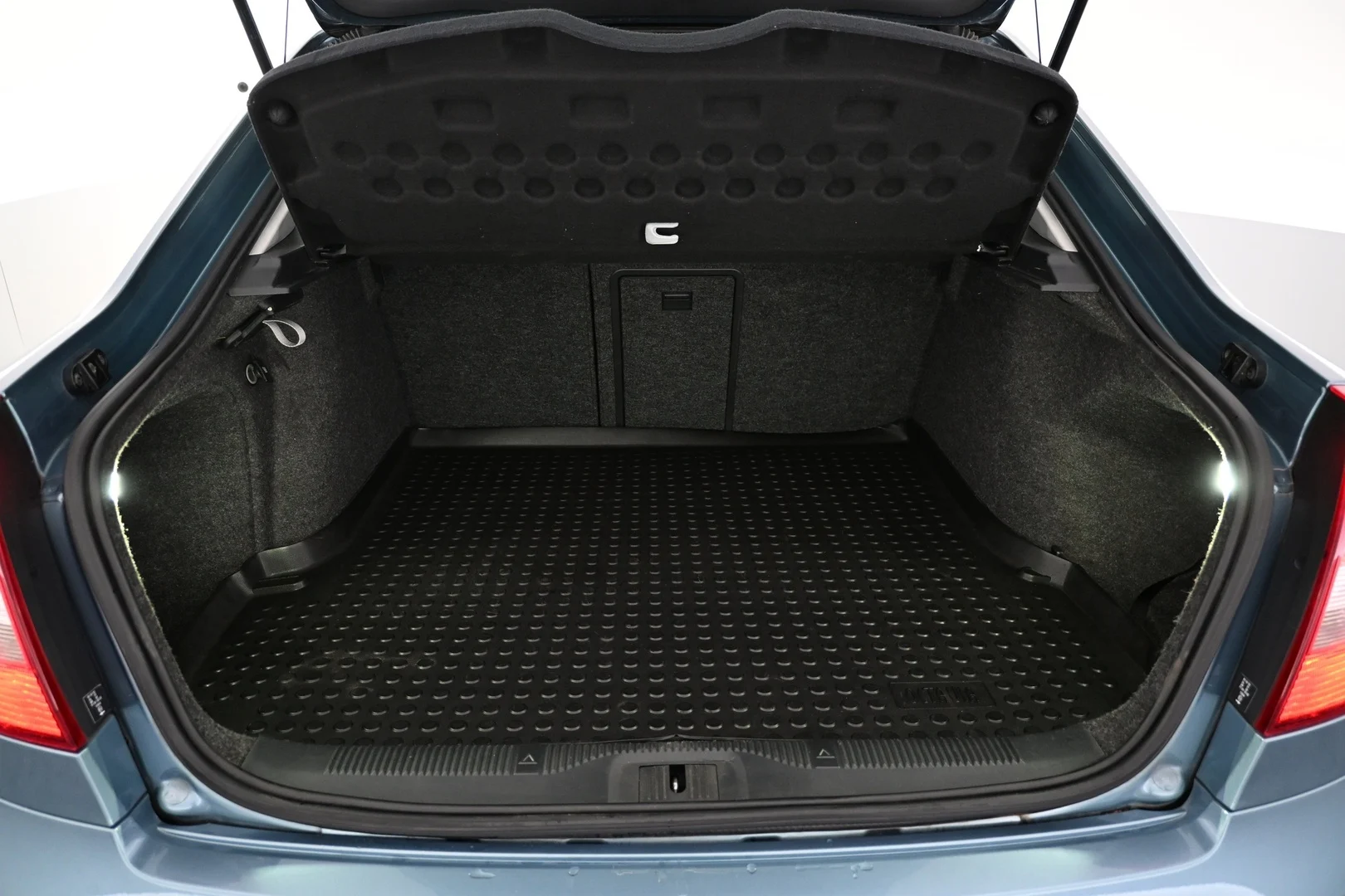 Car Image - 7lBGsZpzADYkW3PUqVUnSY