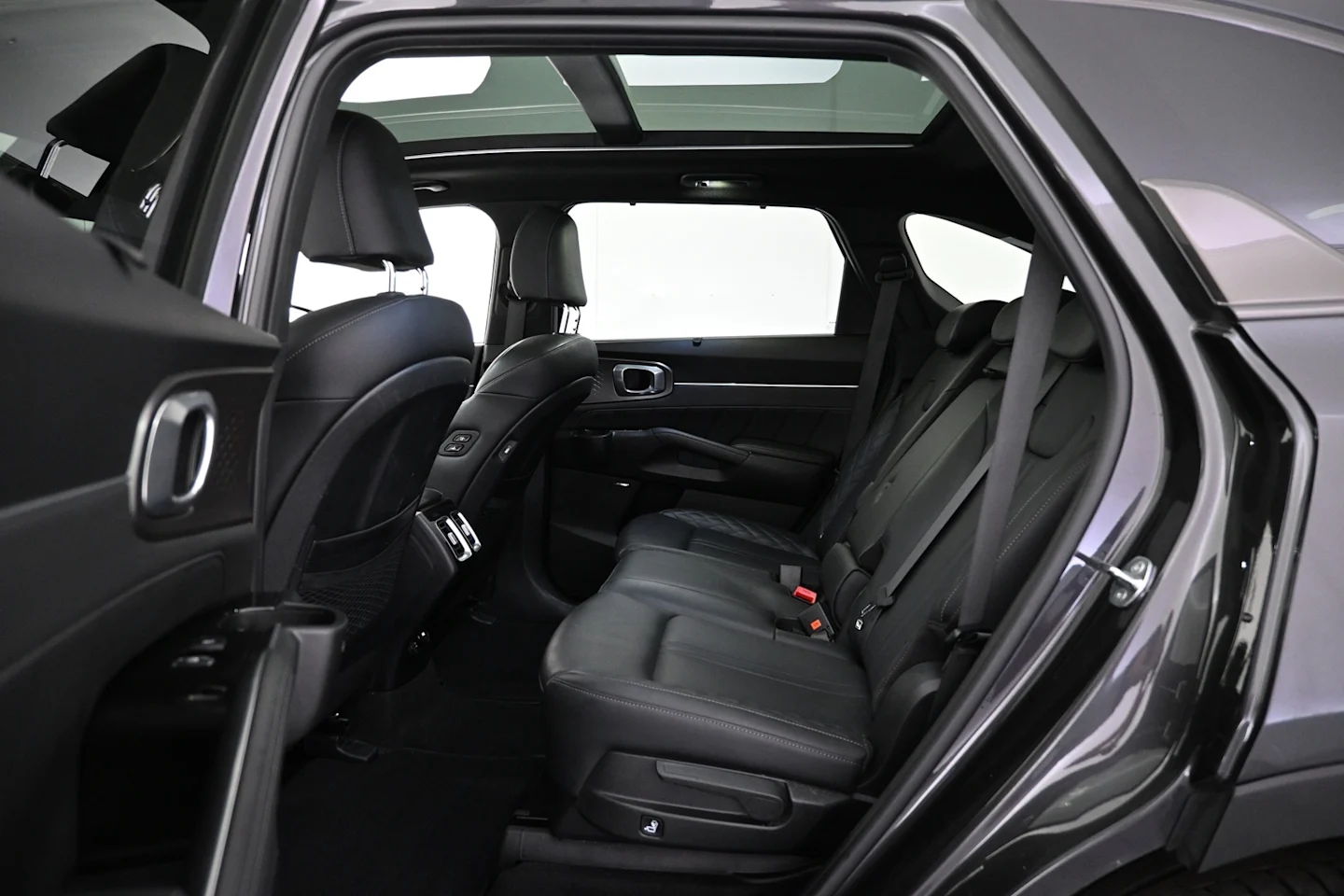 Car Image - 572AvaRDvLMT9FpoQz0Ljc