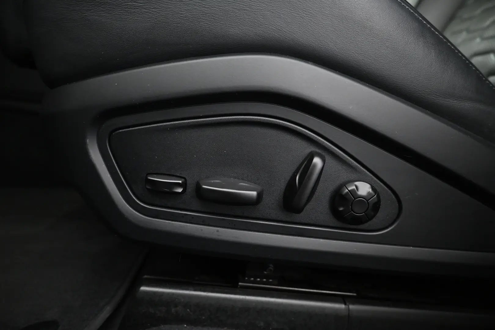 Car Image - 1dnZDa7Gf26mg8YeYR7d3u