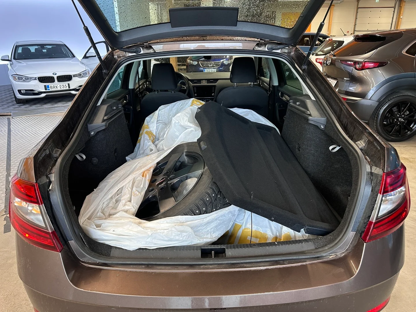 Car Image - 2r3ZWTRbysj4OWH4eMKr2k
