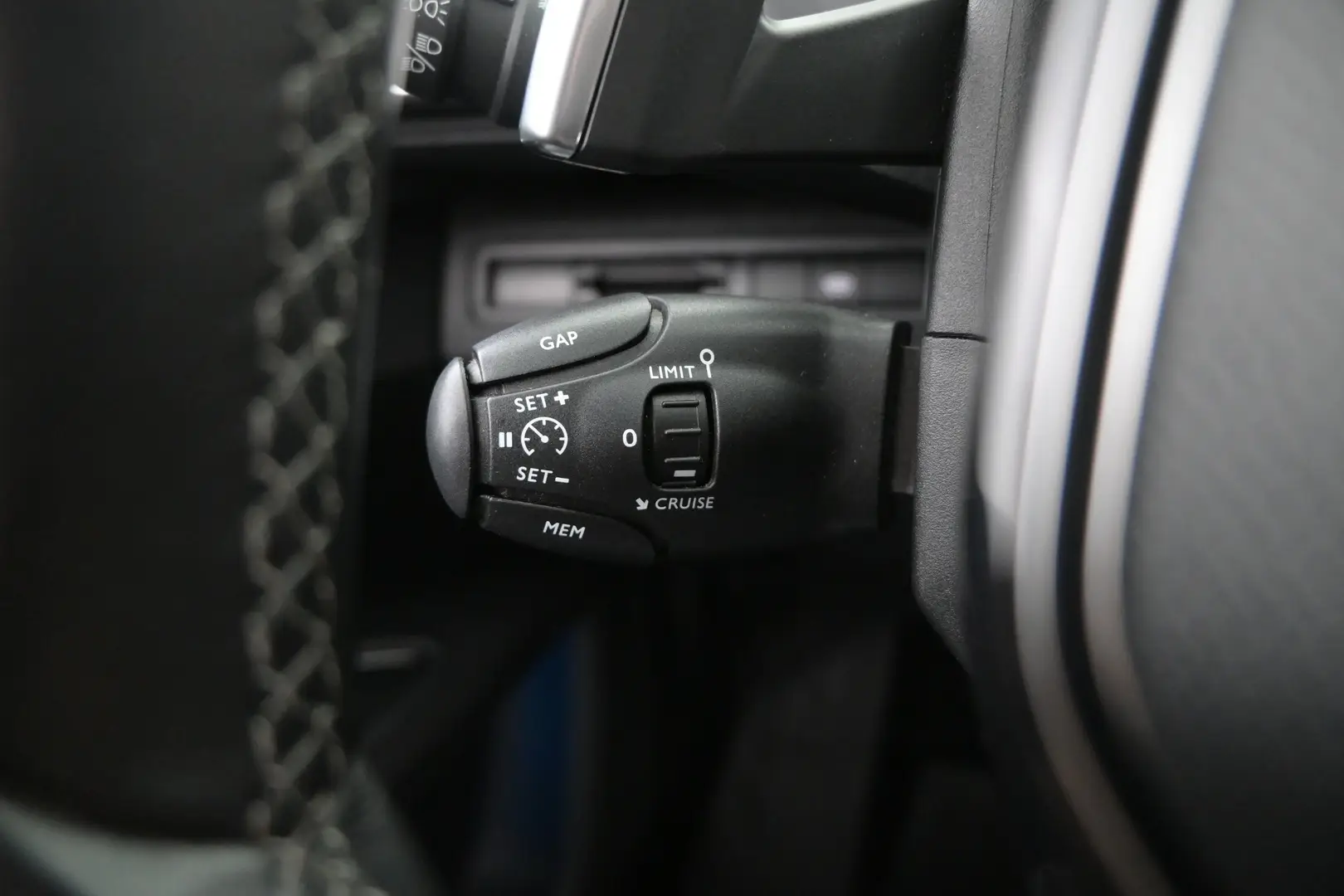 Car Image - 3HuIPffX6hK21drbtAWuVL