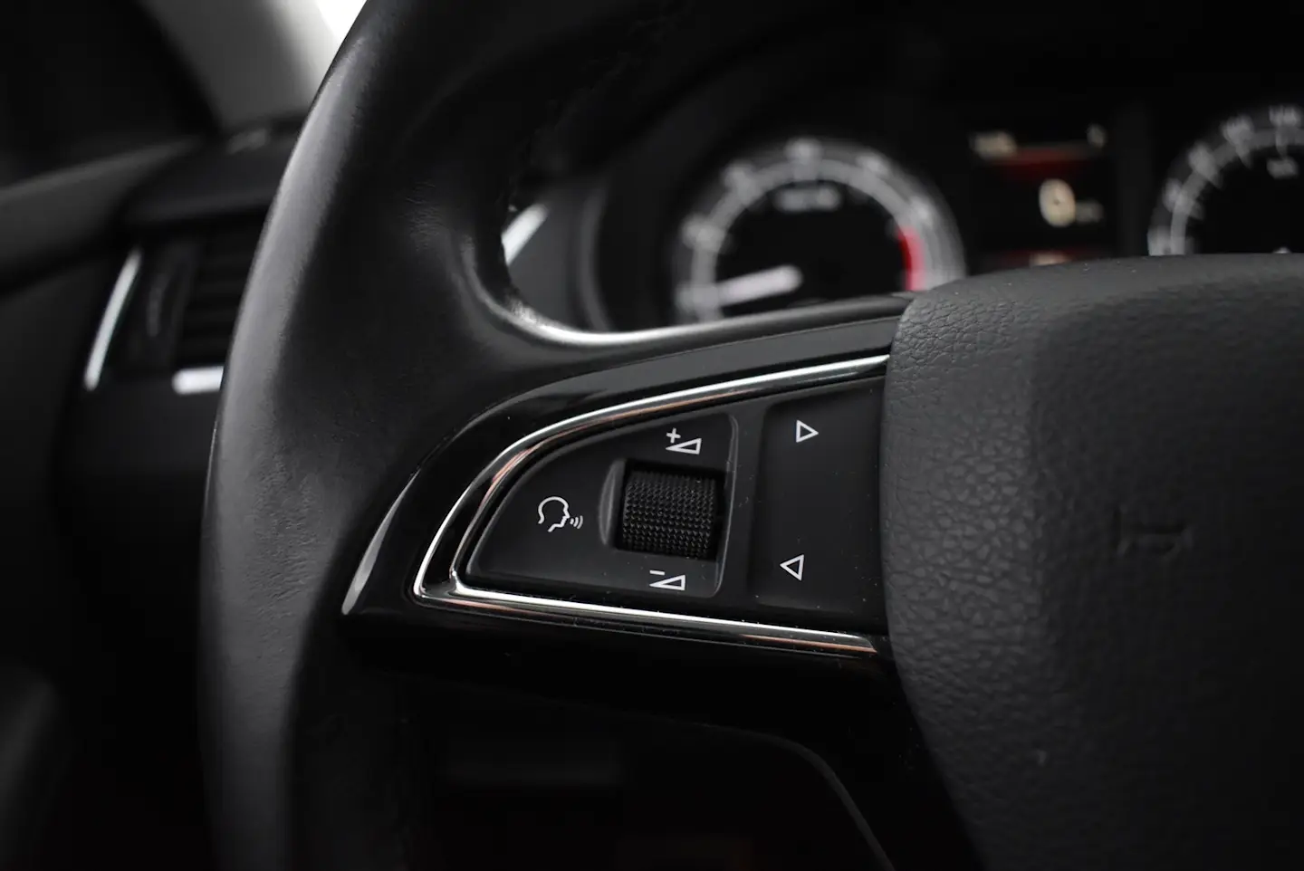 Car Image - 1ll8sL7zBdllNXtlfvDOSF