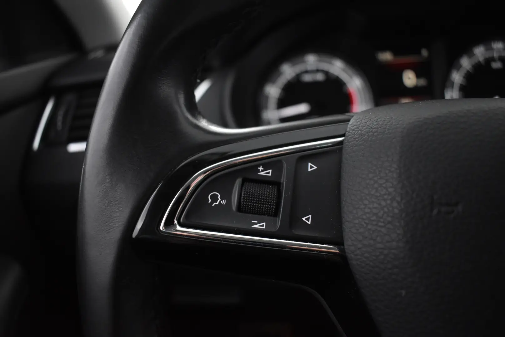 Car Image - 1ll8sL7zBdllNXtlfvDOSF