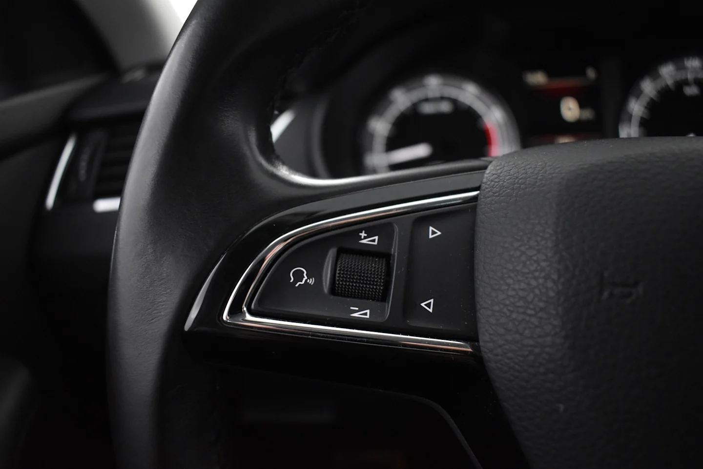 Car Image - 1ll8sL7zBdllNXtlfvDOSF