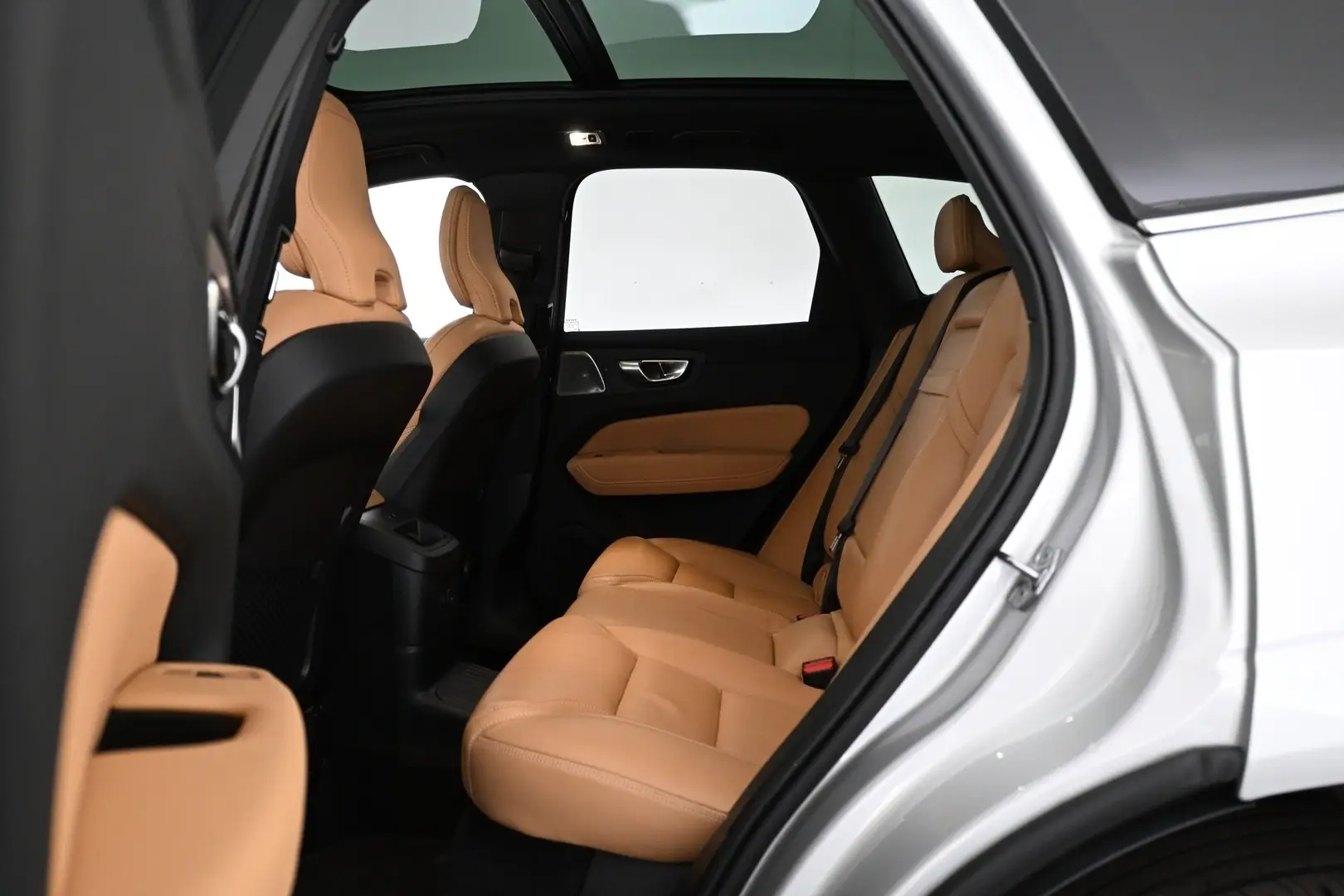 Car Image - 5M6PURsutSWbg7KwL09jTa