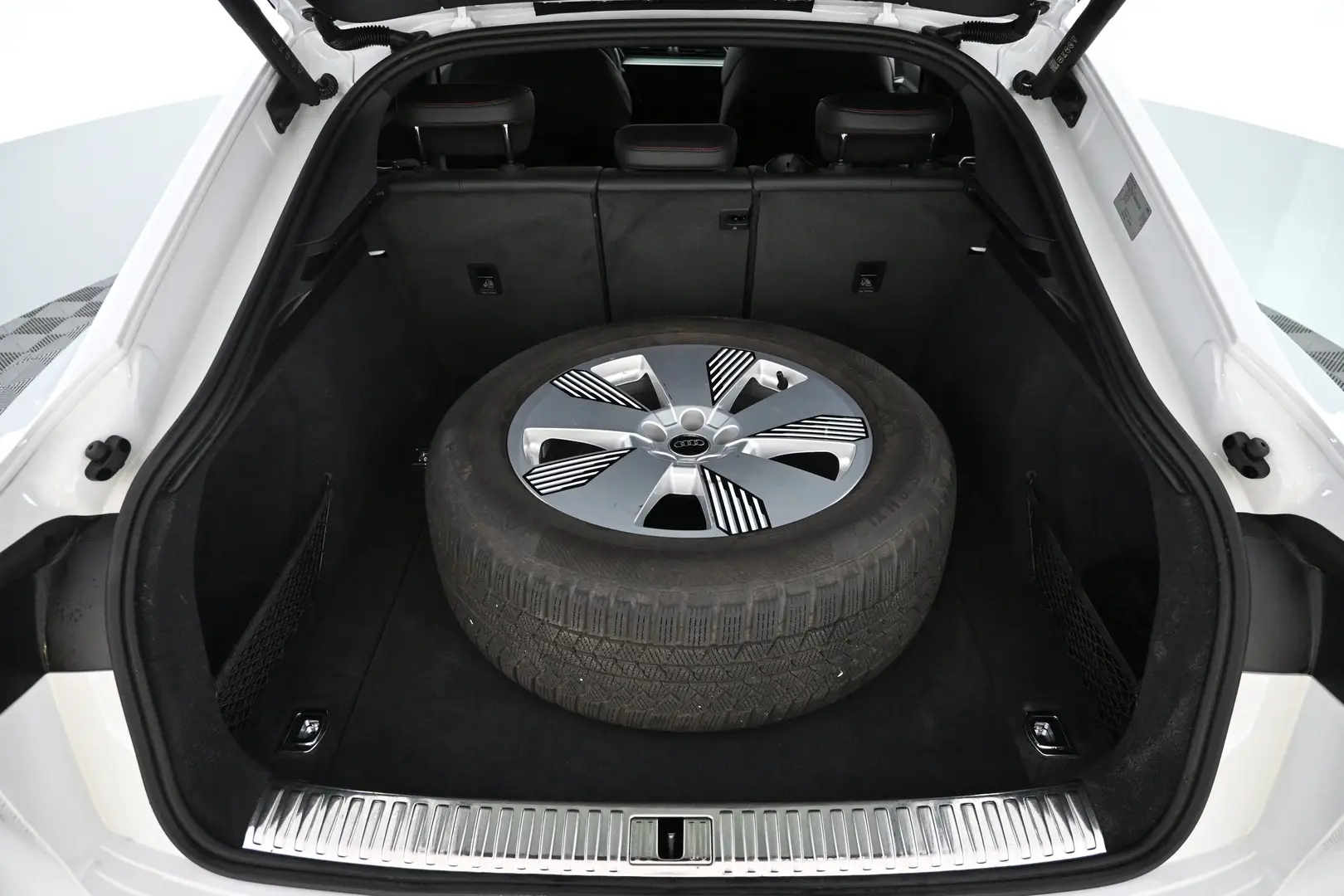 Car Image - 1UZzZ5X02EUYWof29o19Yu