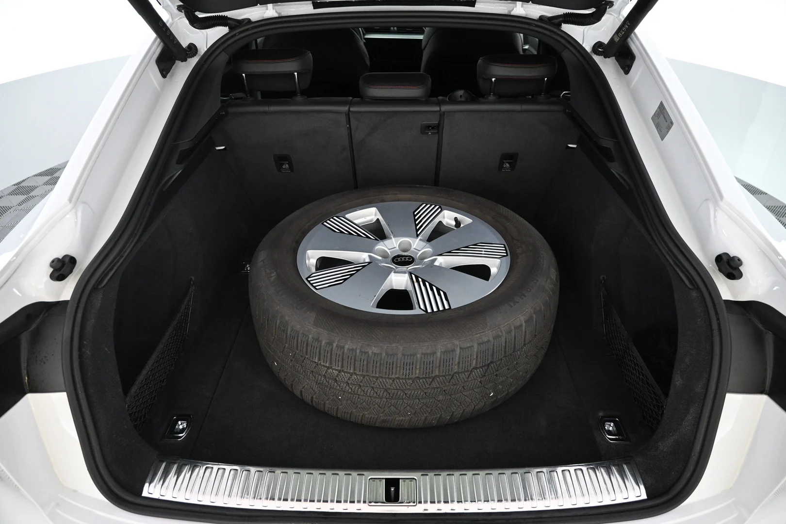 Car Image - 1UZzZ5X02EUYWof29o19Yu