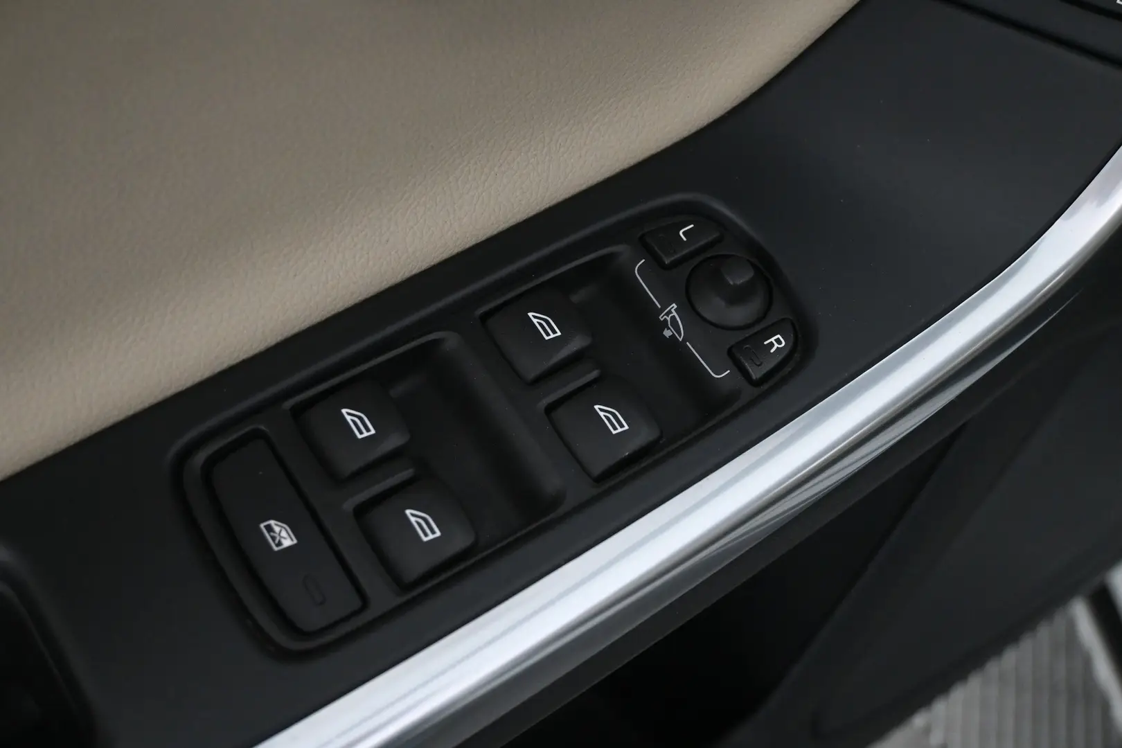Car Image - fYT1uQerrjby0FhN9sObI